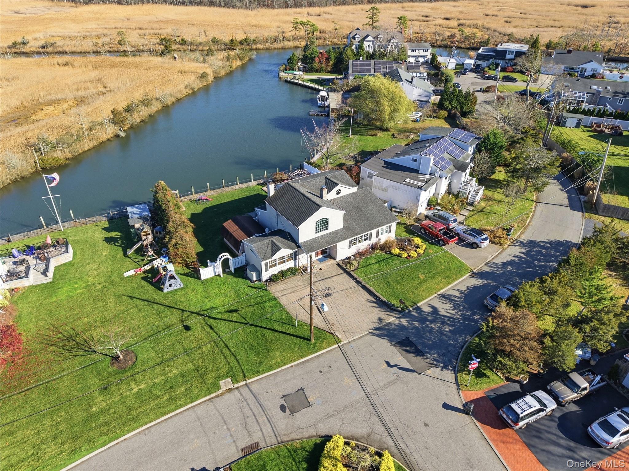 625 Edgewater Road, Oakdale, NY 11769