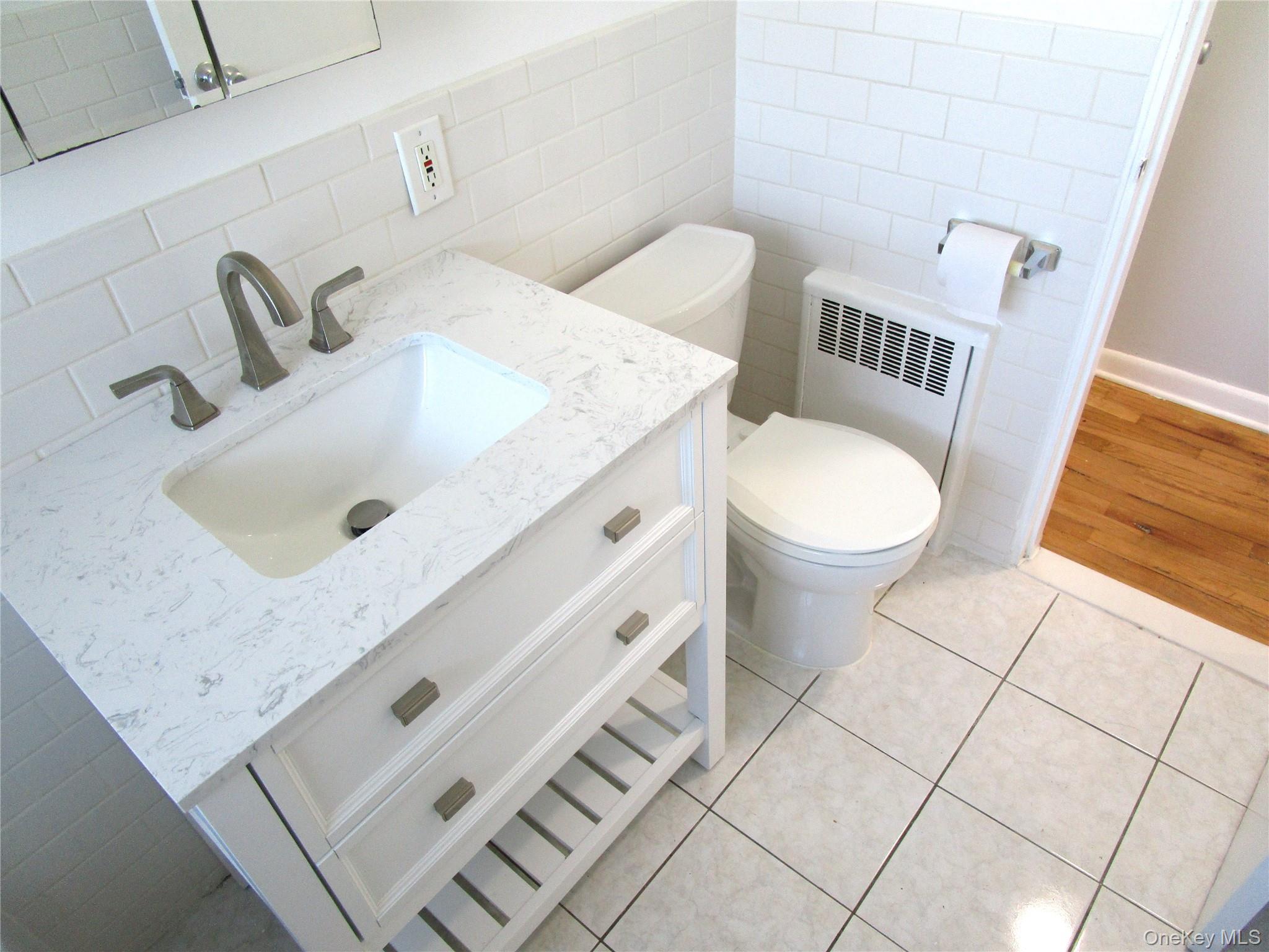 324 Post Avenue # 6H, Westbury, NY 11590