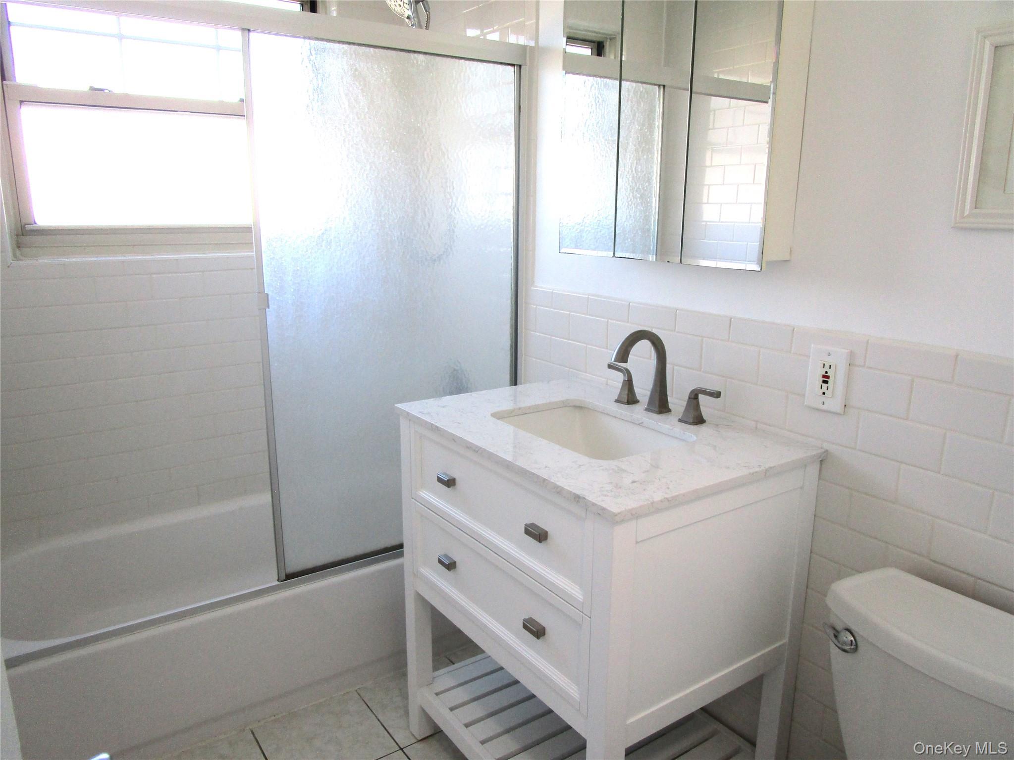 324 Post Avenue # 6H, Westbury, NY 11590