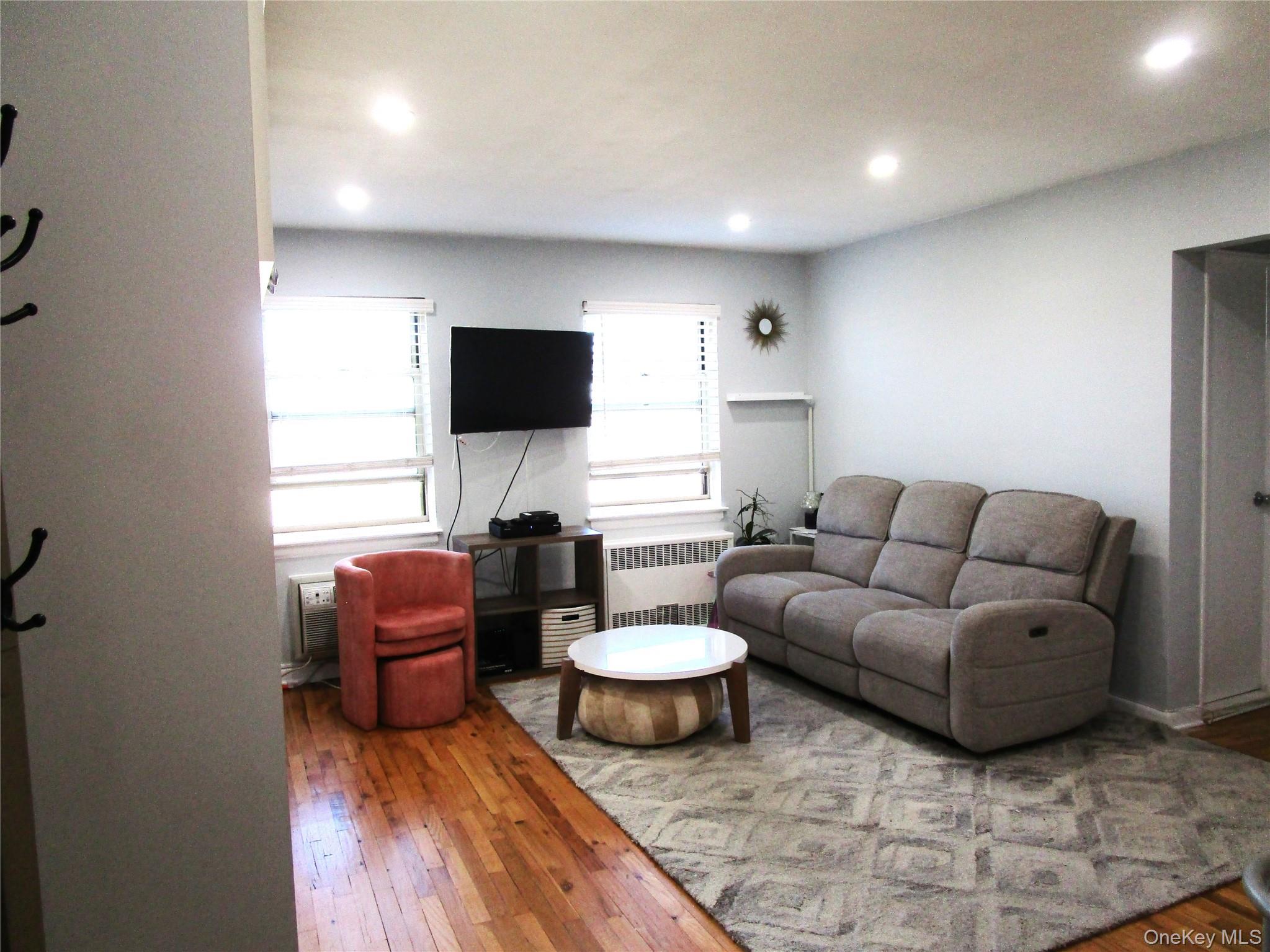 324 Post Avenue # 6H, Westbury, NY 11590