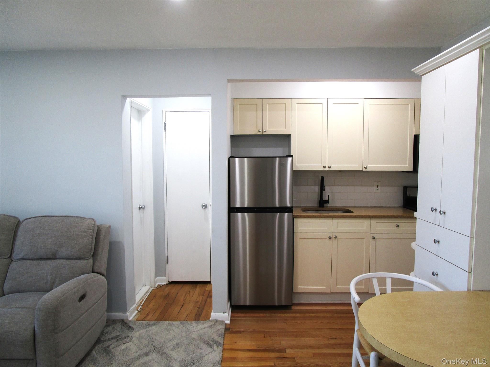 324 Post Avenue # 6H, Westbury, NY 11590