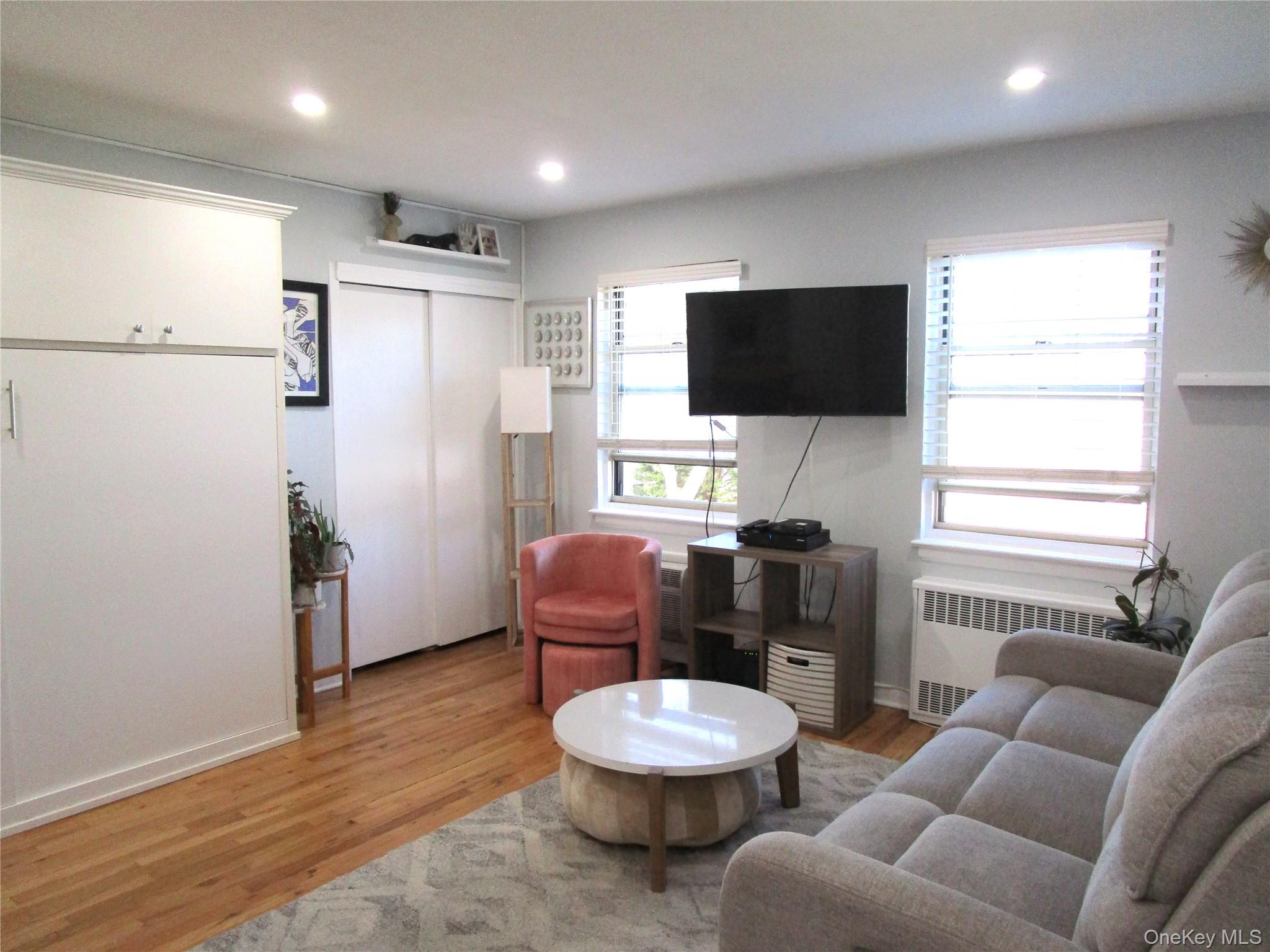 324 Post Avenue # 6H, Westbury, NY 11590