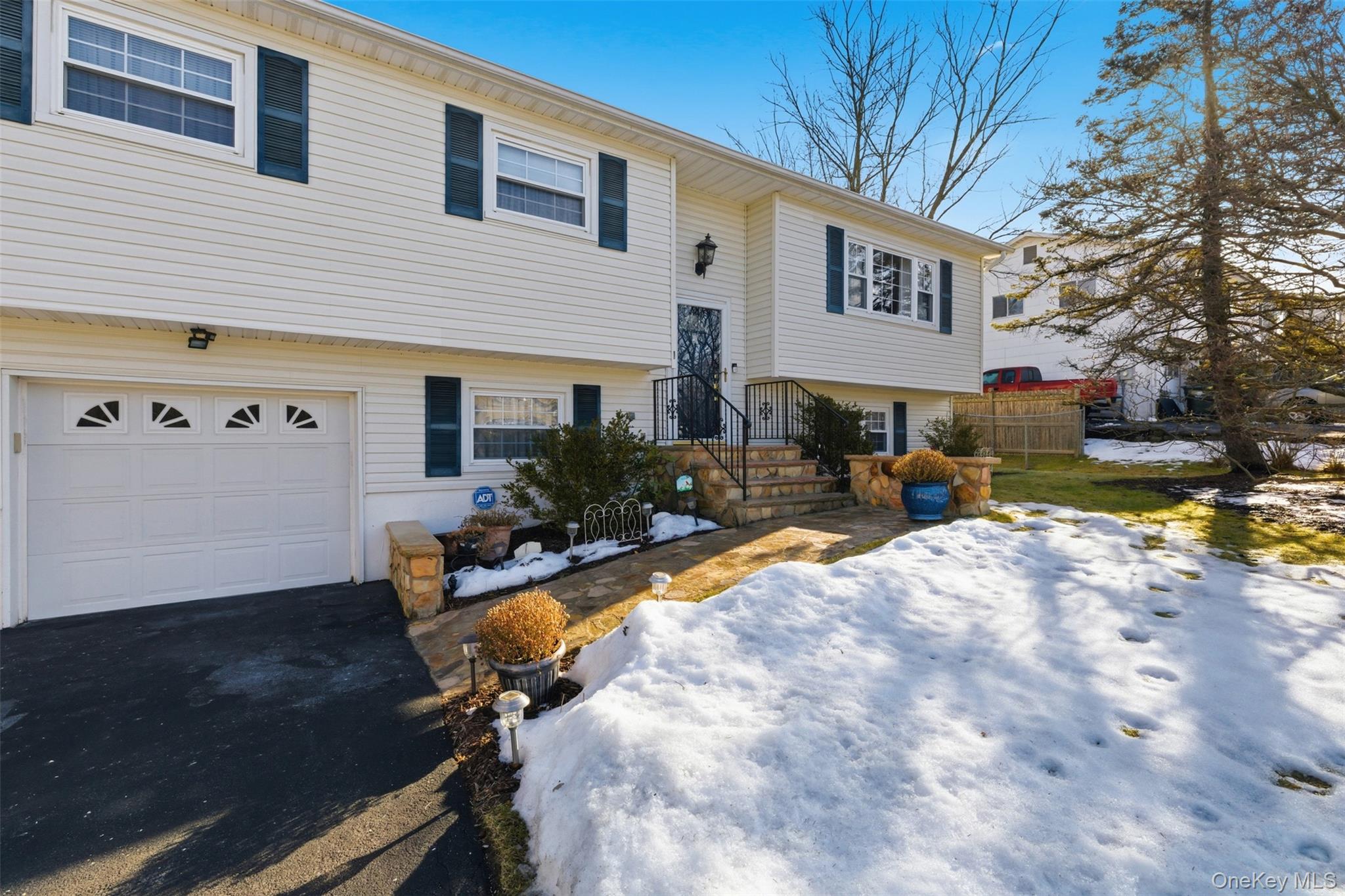 1 Weather Vane Way, Middletown, NY 10940