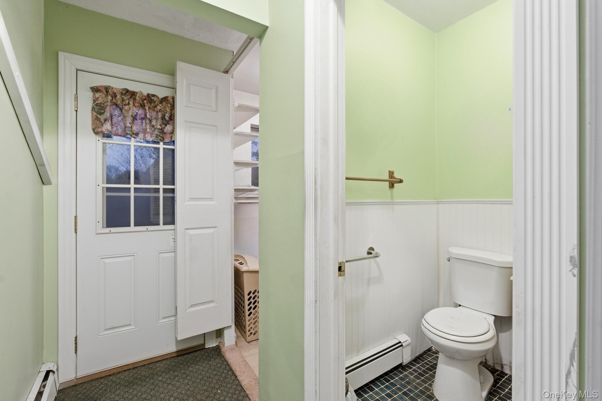 11 Val Court, Holbrook, NY 11741