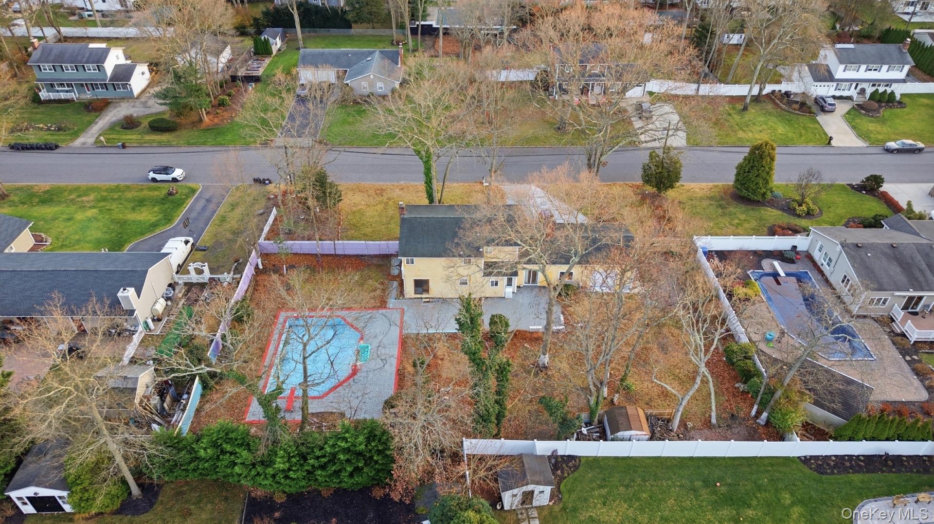 11 Val Court, Holbrook, NY 11741