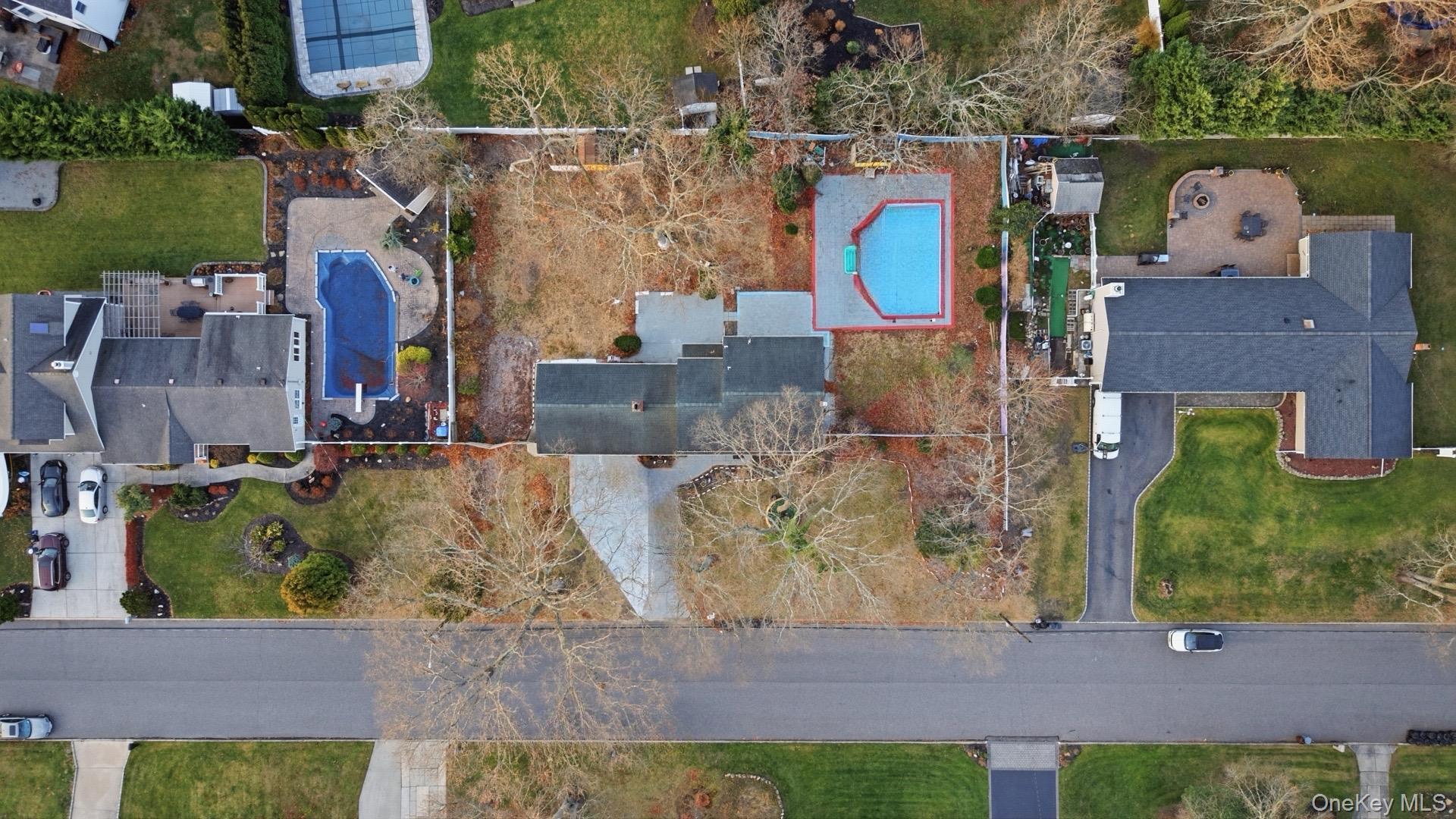 11 Val Court, Holbrook, NY 11741