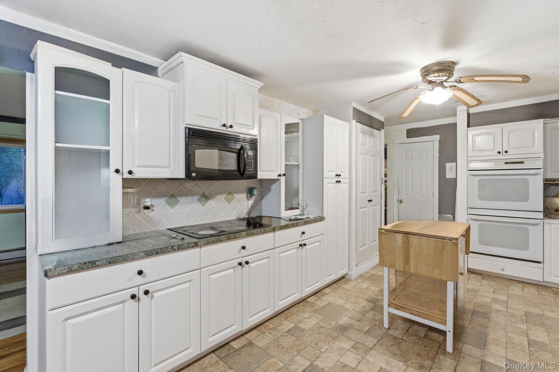 11 Val Court, Holbrook, NY 11741