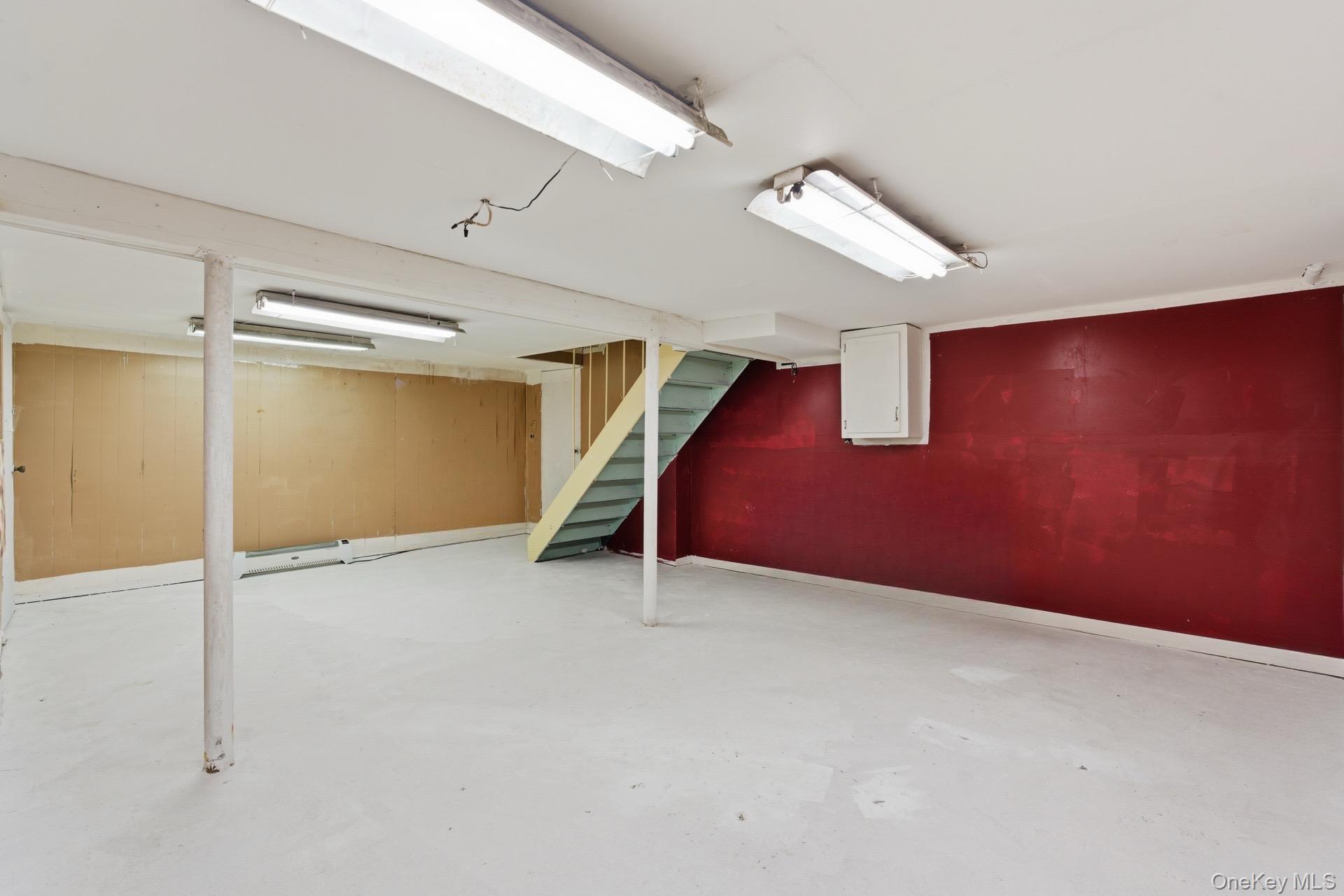 11 Val Court, Holbrook, NY 11741