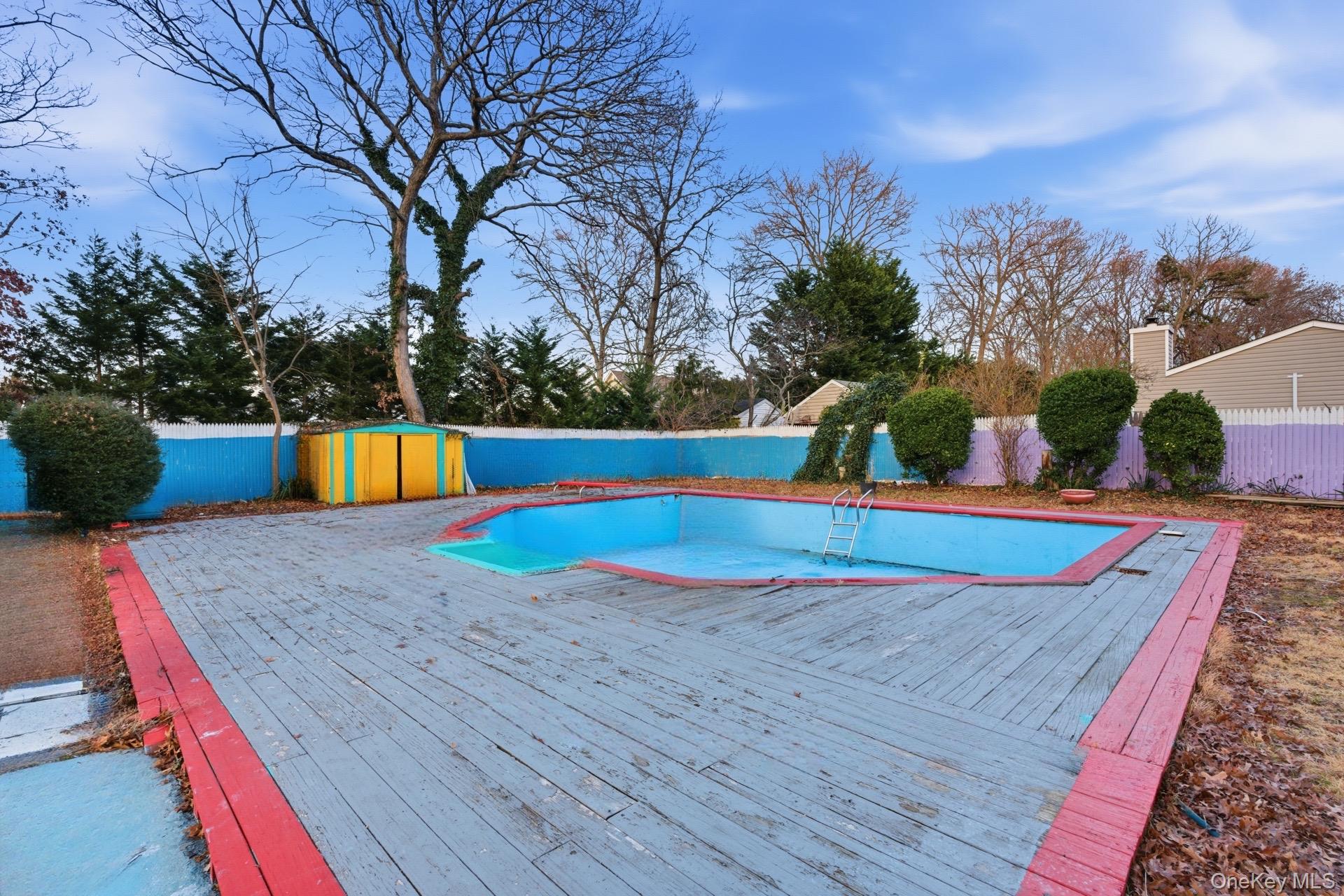 11 Val Court, Holbrook, NY 11741