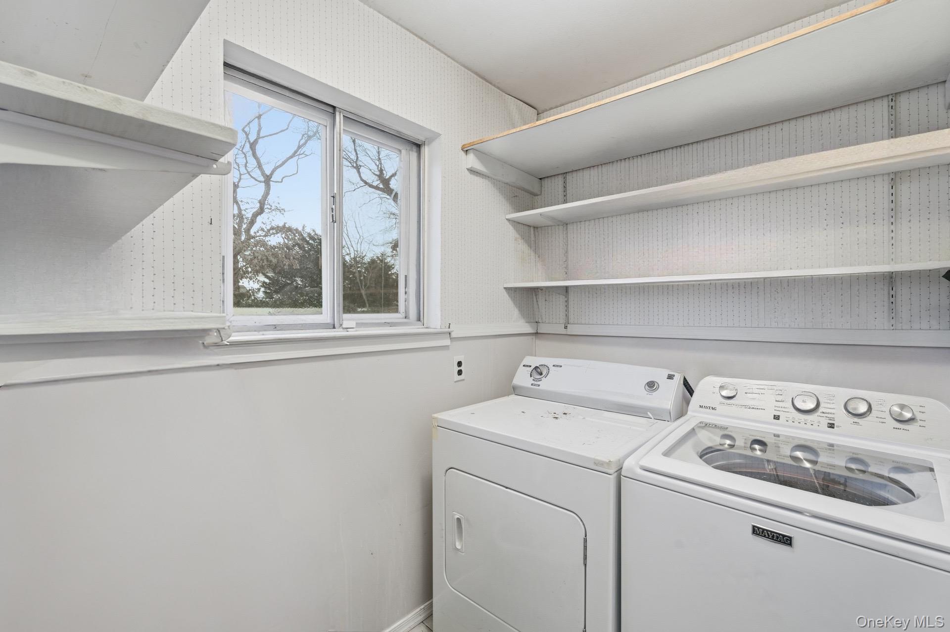 11 Val Court, Holbrook, NY 11741