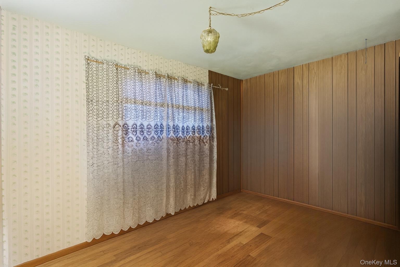 11 Val Court, Holbrook, NY 11741