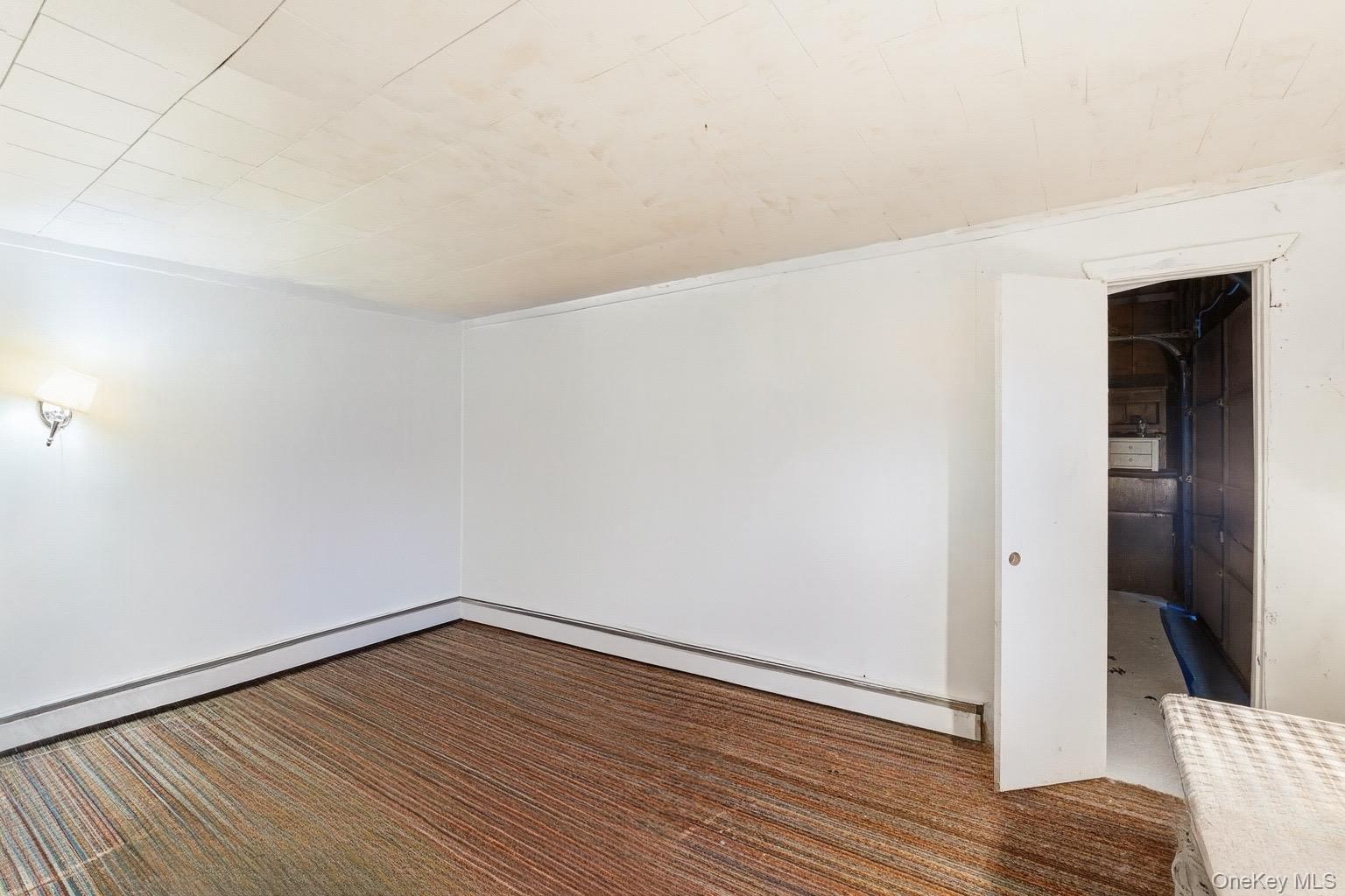 11 Val Court, Holbrook, NY 11741