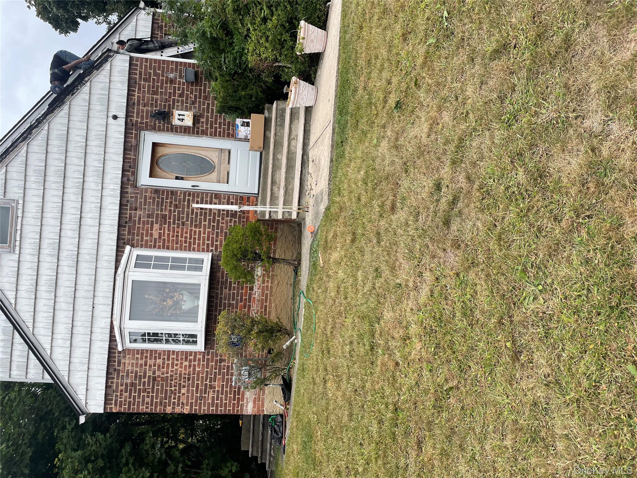 41 Kingston Street, Elmont, NY 11003