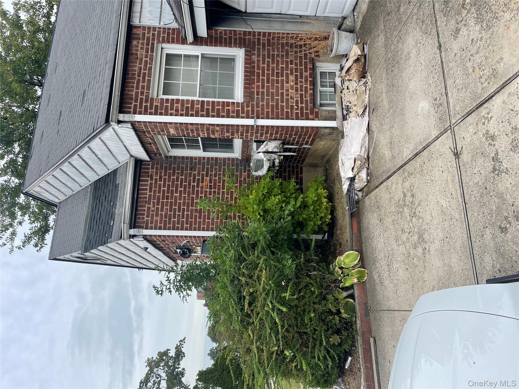 41 Kingston Street, Elmont, NY 11003