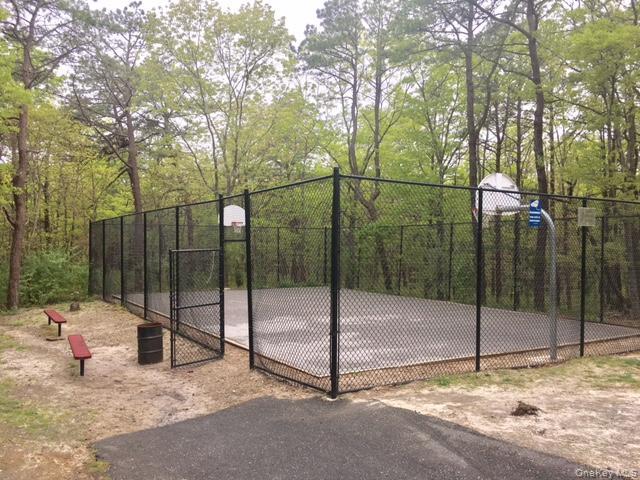 227 Hill Rise, Calverton, NY 11933