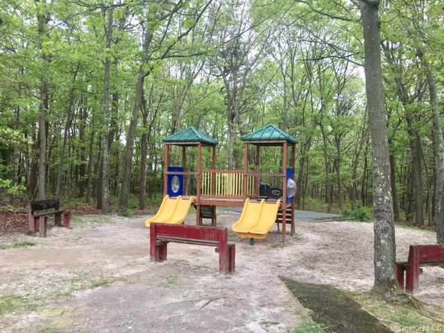 227 Hill Rise, Calverton, NY 11933