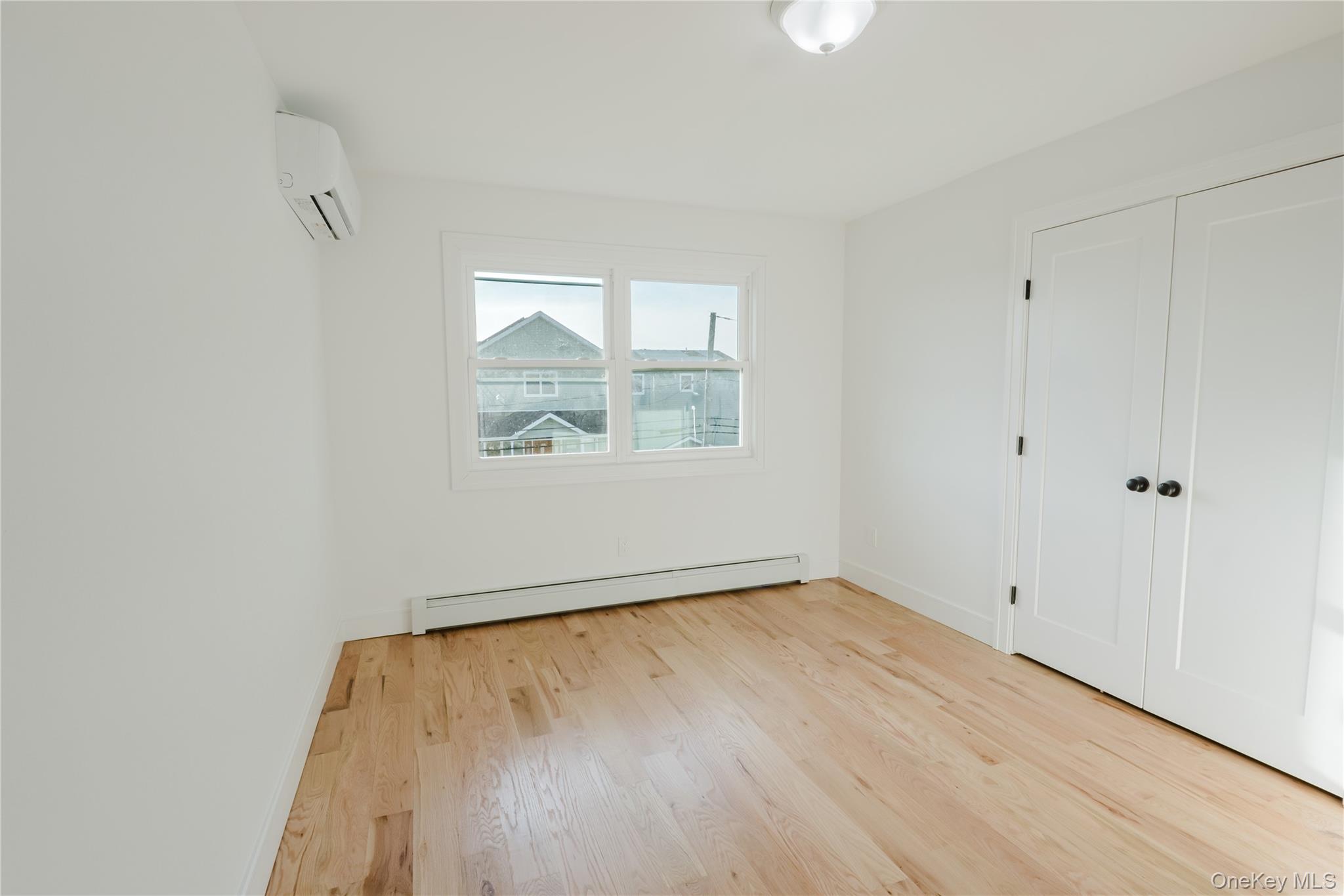 886 S 7th Street, Lindenhurst, NY 11757