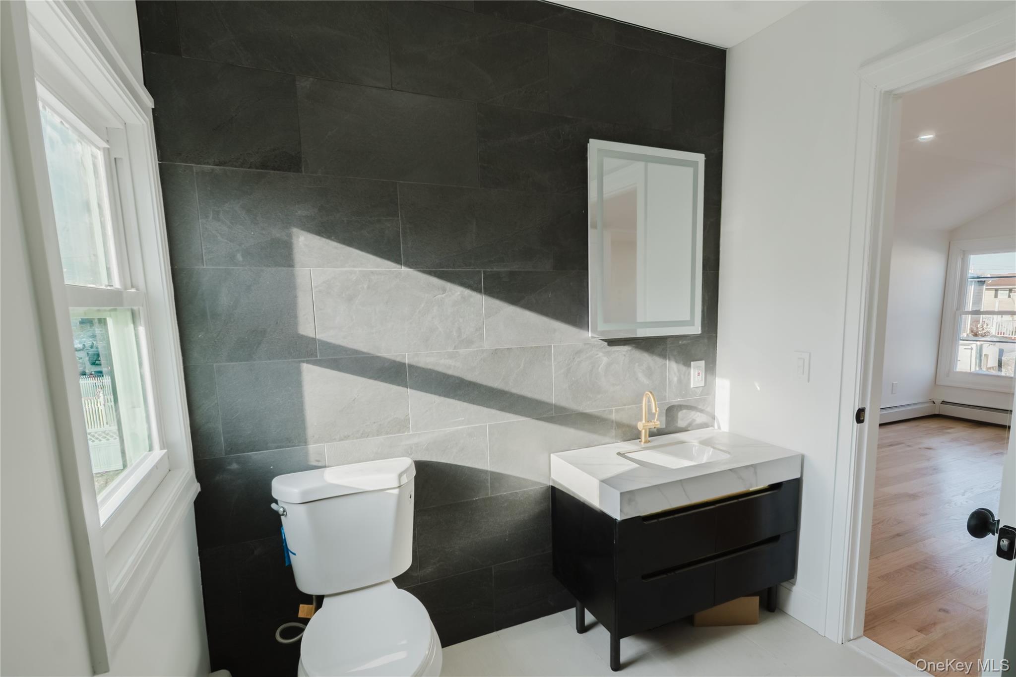 886 S 7th Street, Lindenhurst, NY 11757