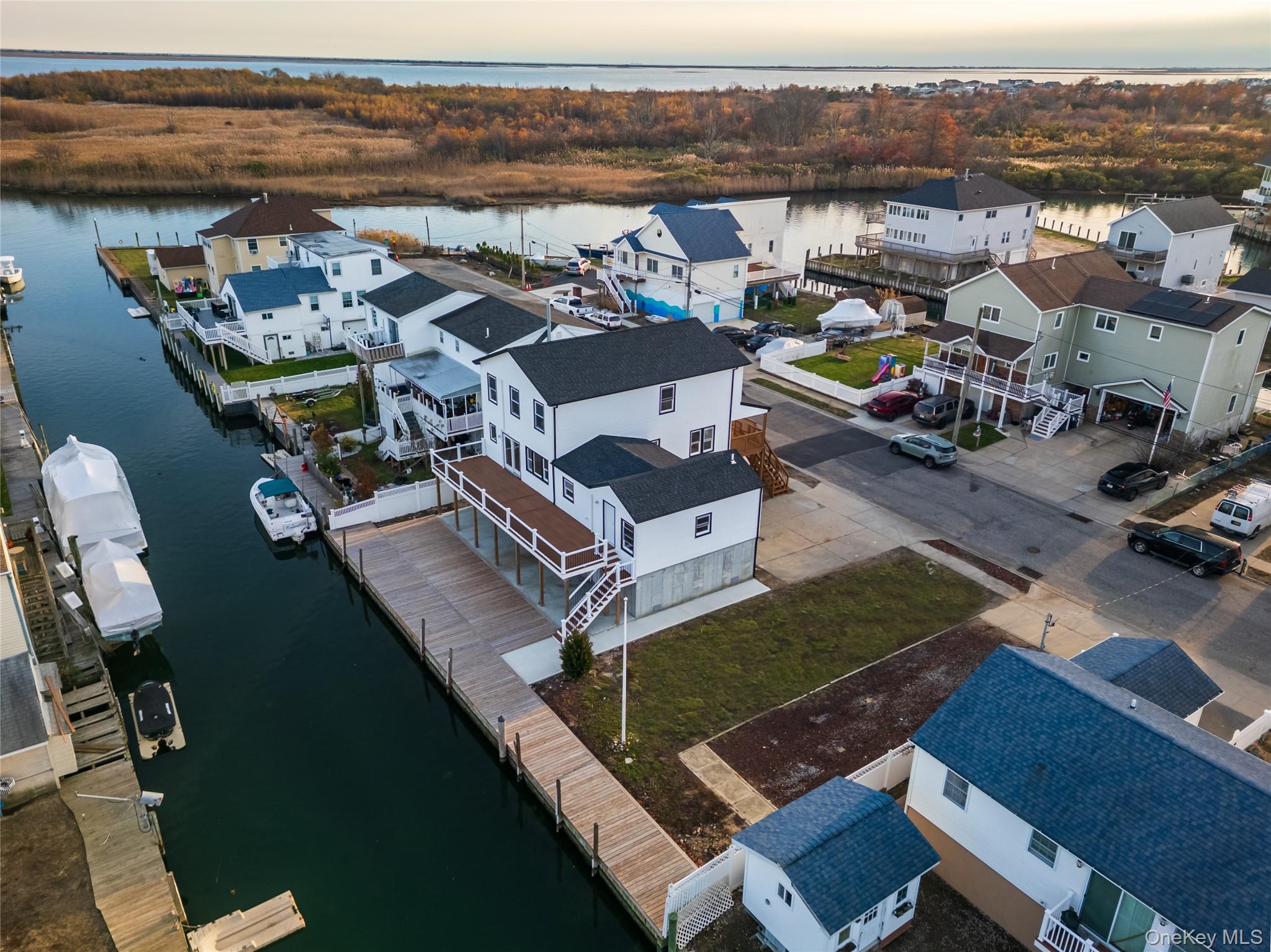 886 S 7th Street, Lindenhurst, NY 11757