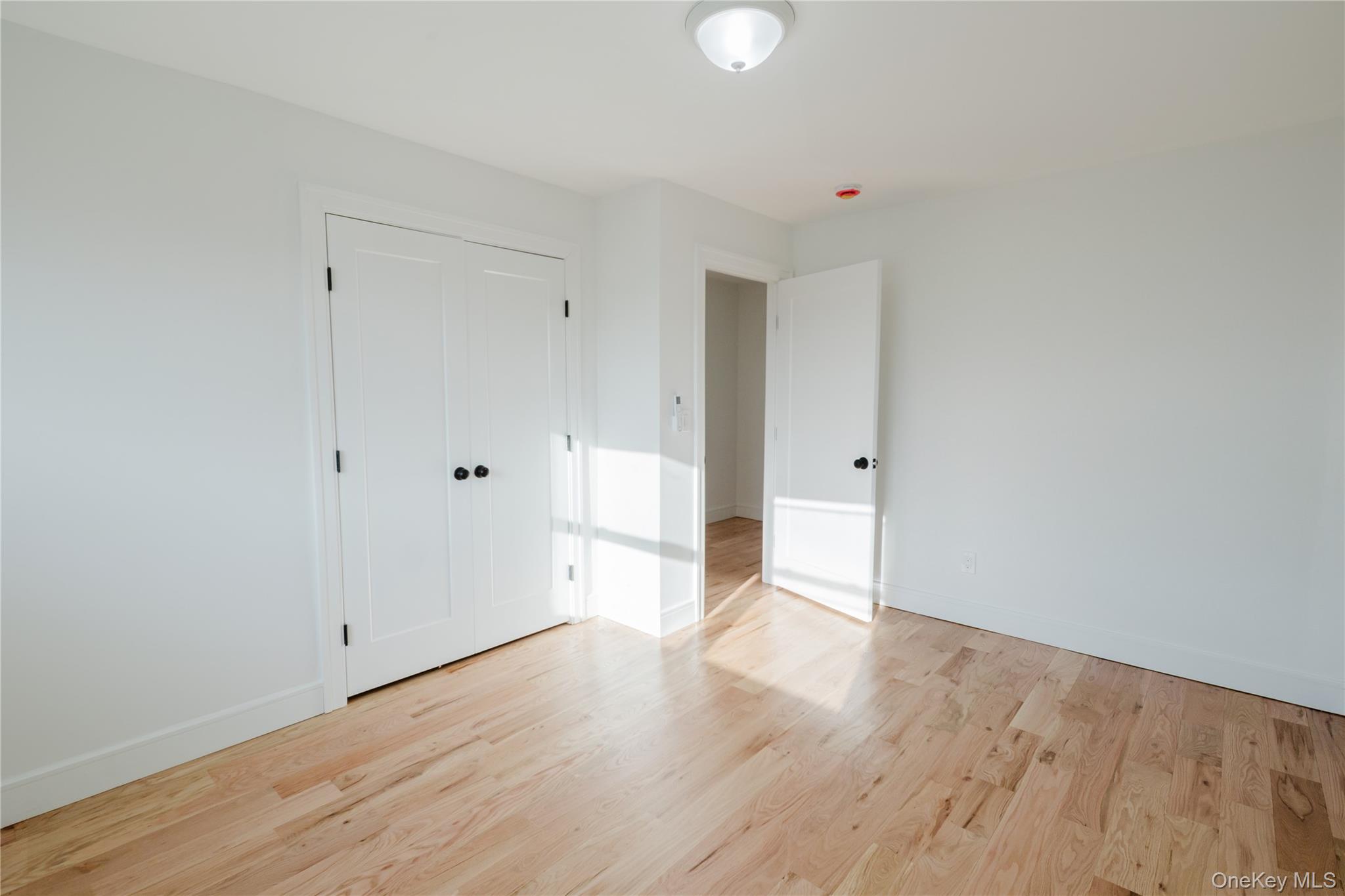 886 S 7th Street, Lindenhurst, NY 11757