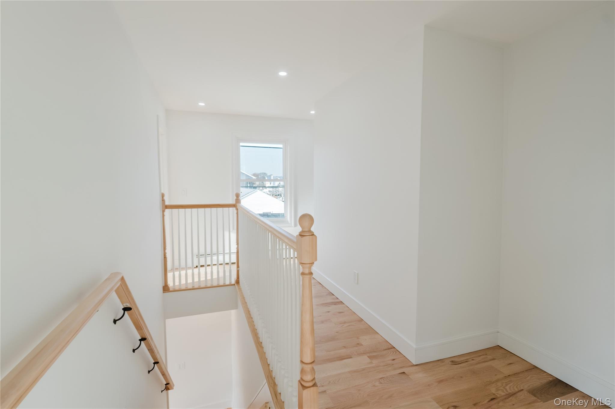 886 S 7th Street, Lindenhurst, NY 11757