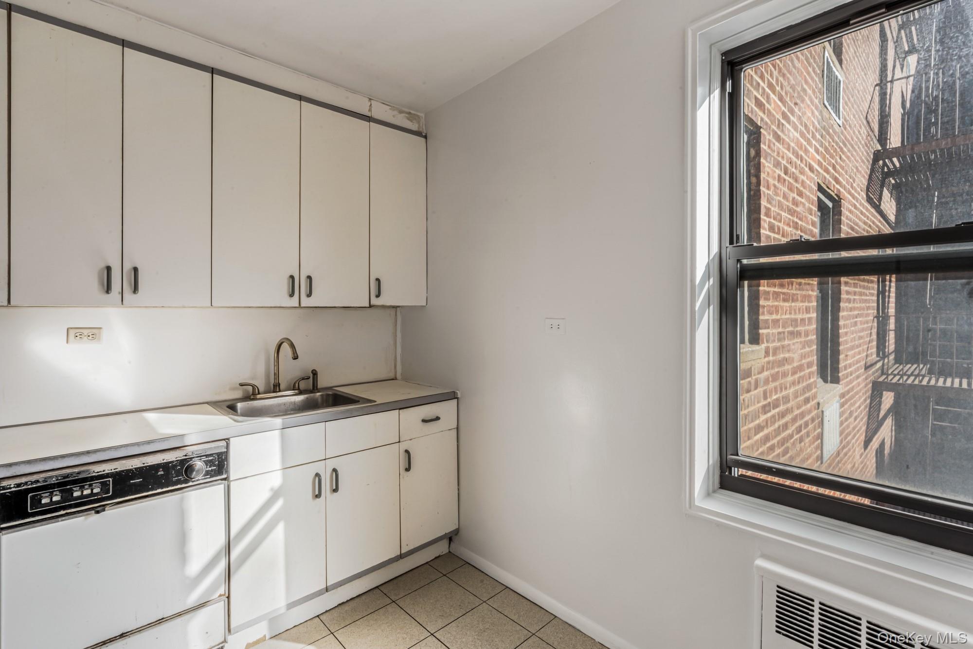 102-30 Queens Boulevard # 3R, Forest Hills, NY 11375