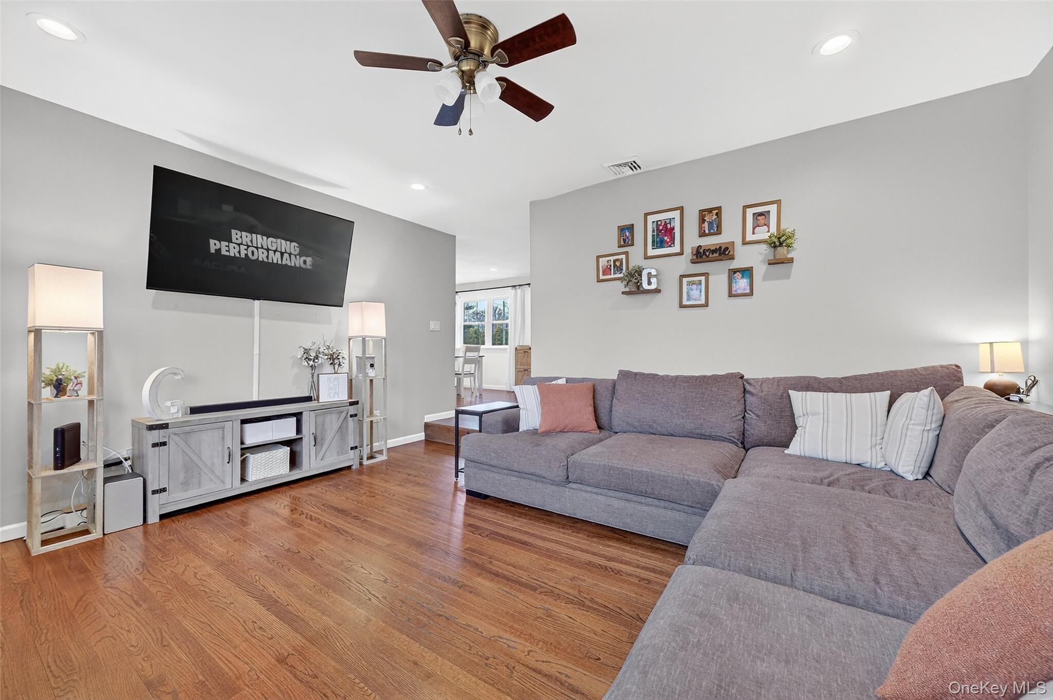 8 Ridge Road, Wallkill, NY 12589