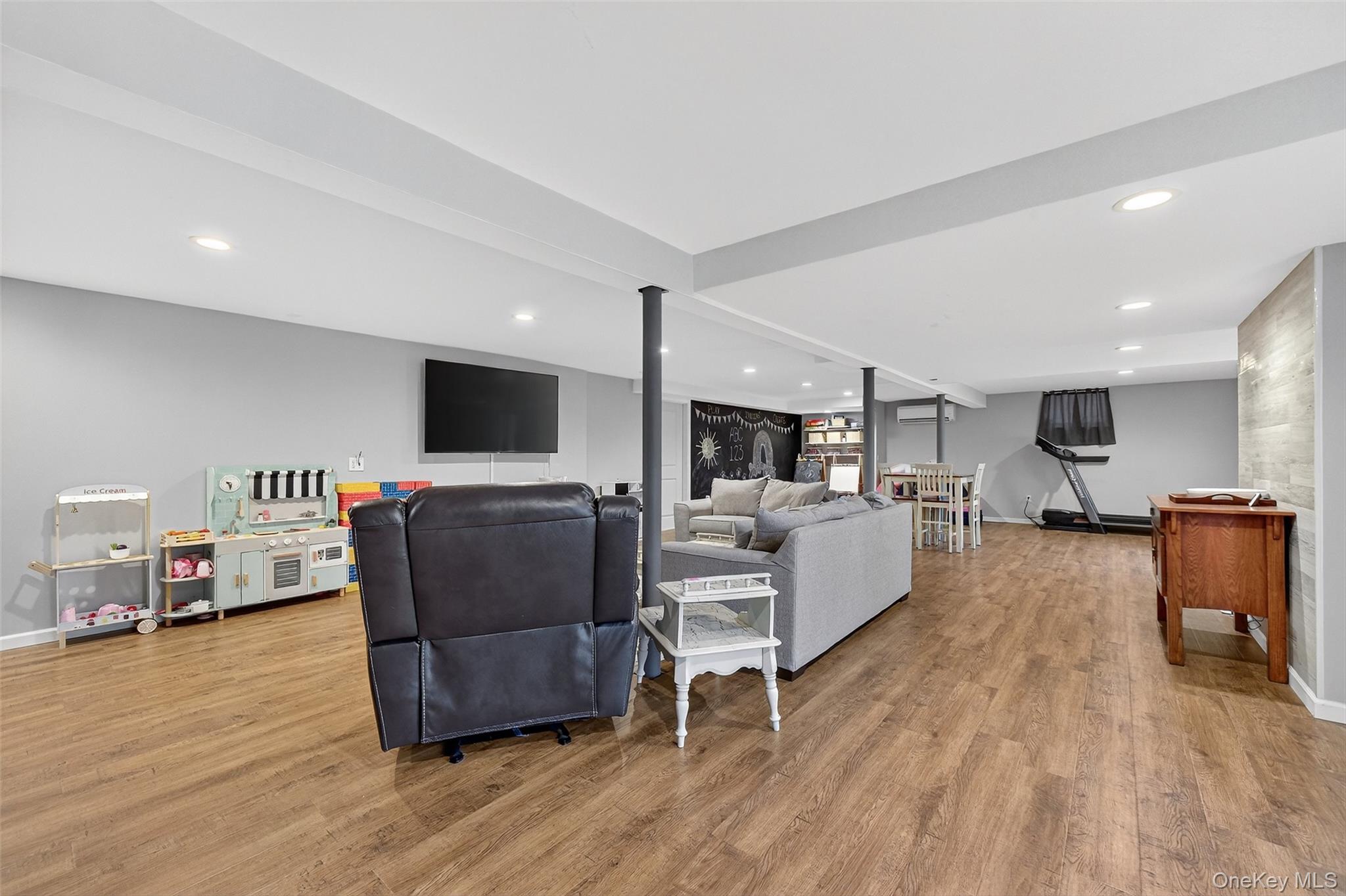 8 Ridge Road, Wallkill, NY 12589