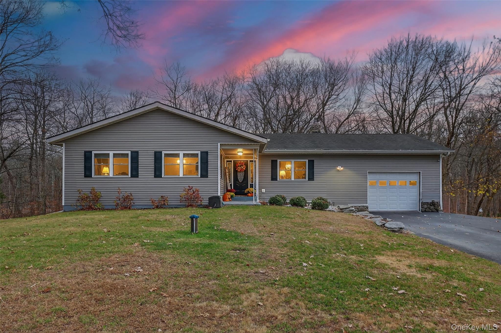 8 Ridge Road, Wallkill, NY 12589