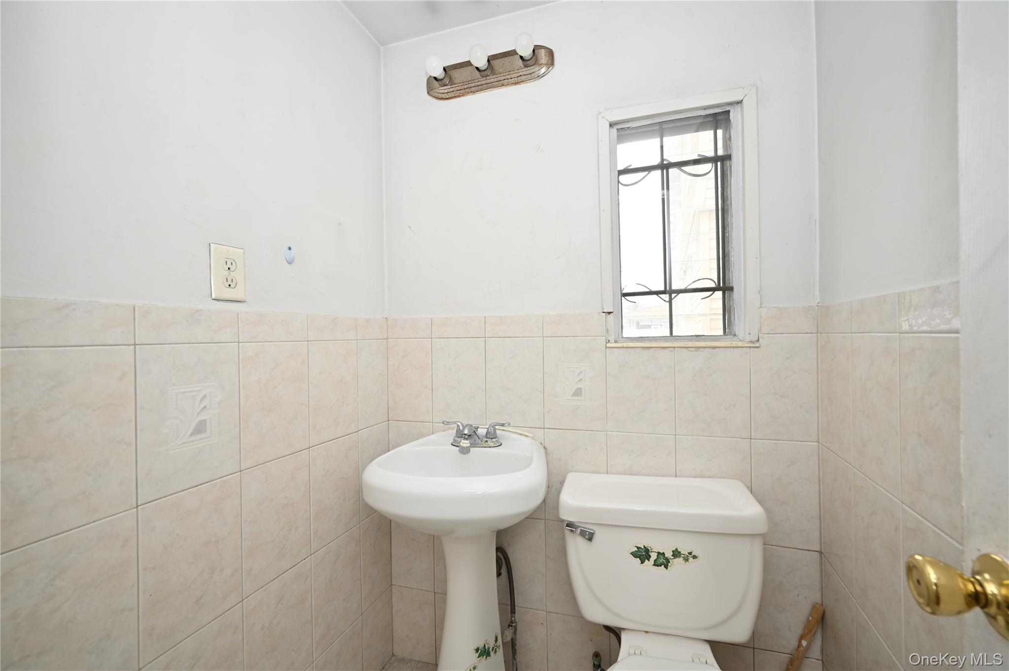 94-28 209th Street, Queens Village, NY 11428