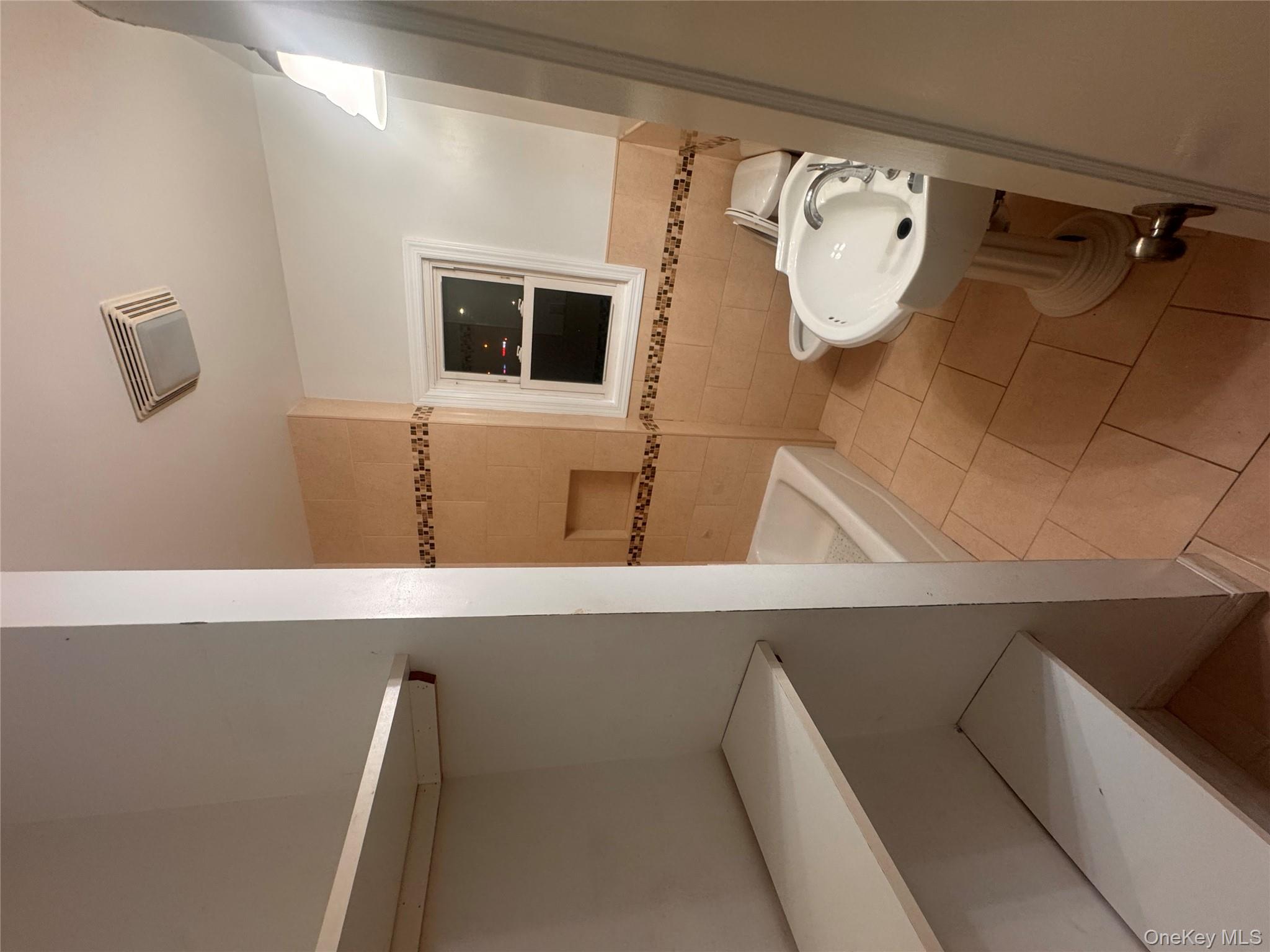 17 Madison Street, Franklin Square, NY 11010