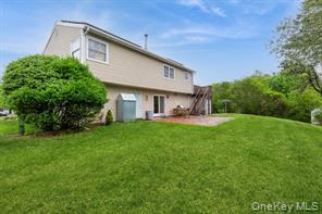 14 Handy Lane, Medford, NY 11763