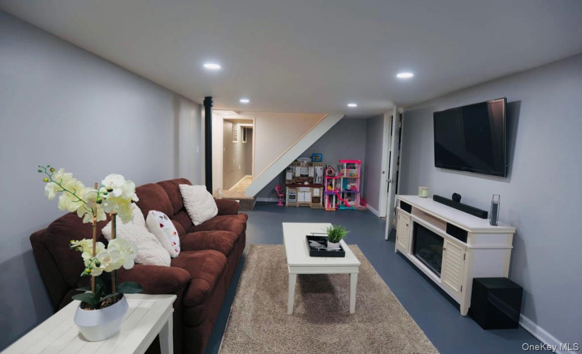 407 Tree Road, South Setauket, NY 11720