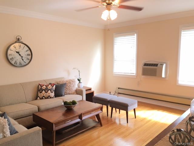 1421 Broadway Avenue # 211R, Hewlett, NY 11557