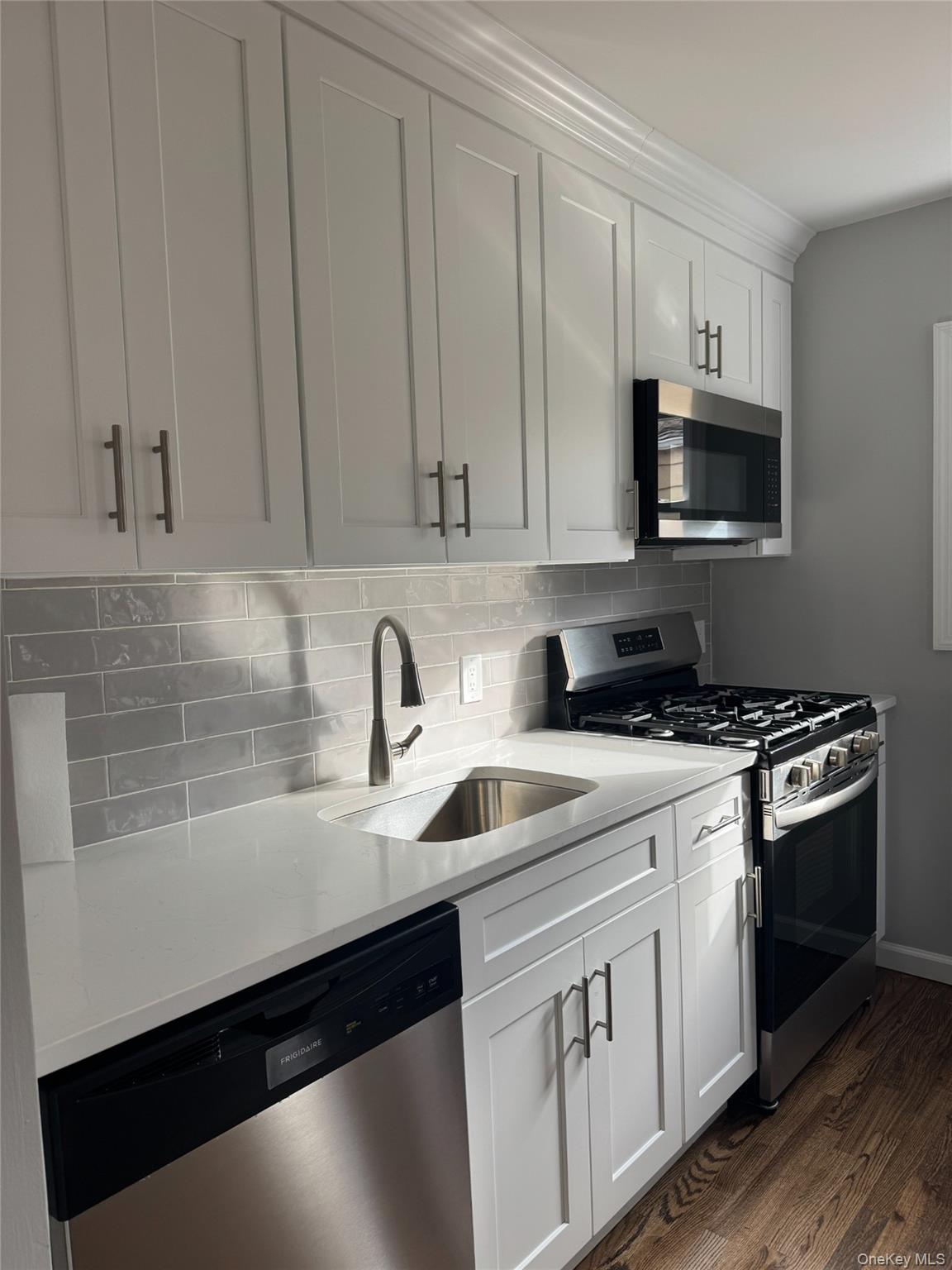 318 Vincent Avenue, Lynbrook, NY 11563