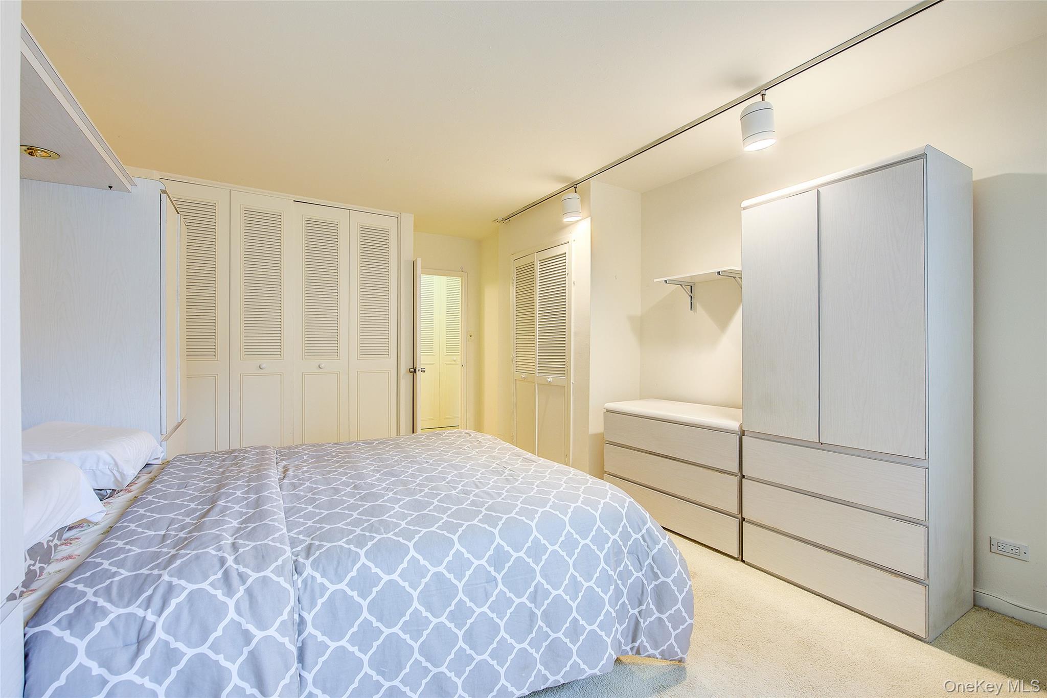 66-36 Yellowstone Boulevard # 4-A, Forest Hills, NY 11375