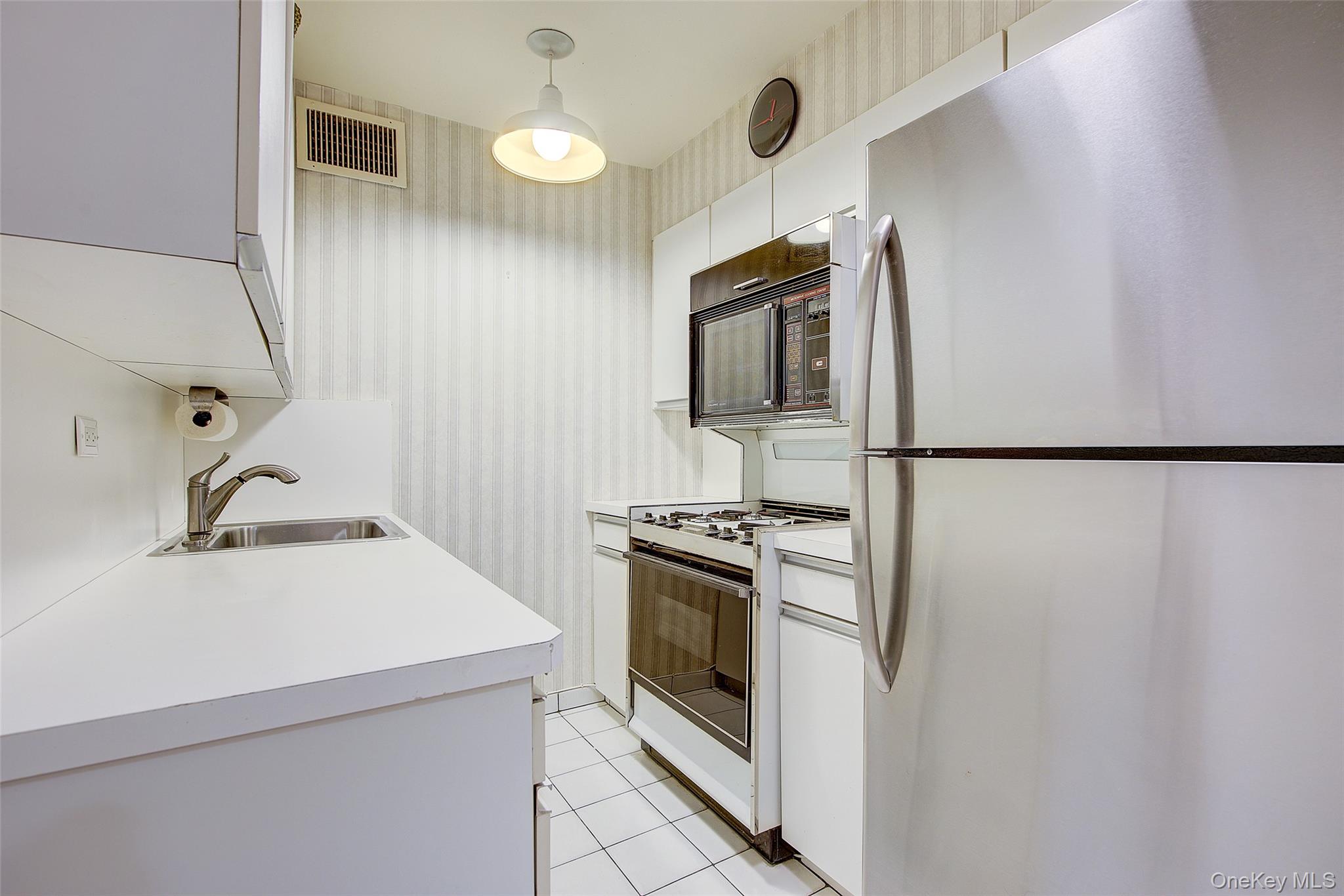 66-36 Yellowstone Boulevard # 4-A, Forest Hills, NY 11375