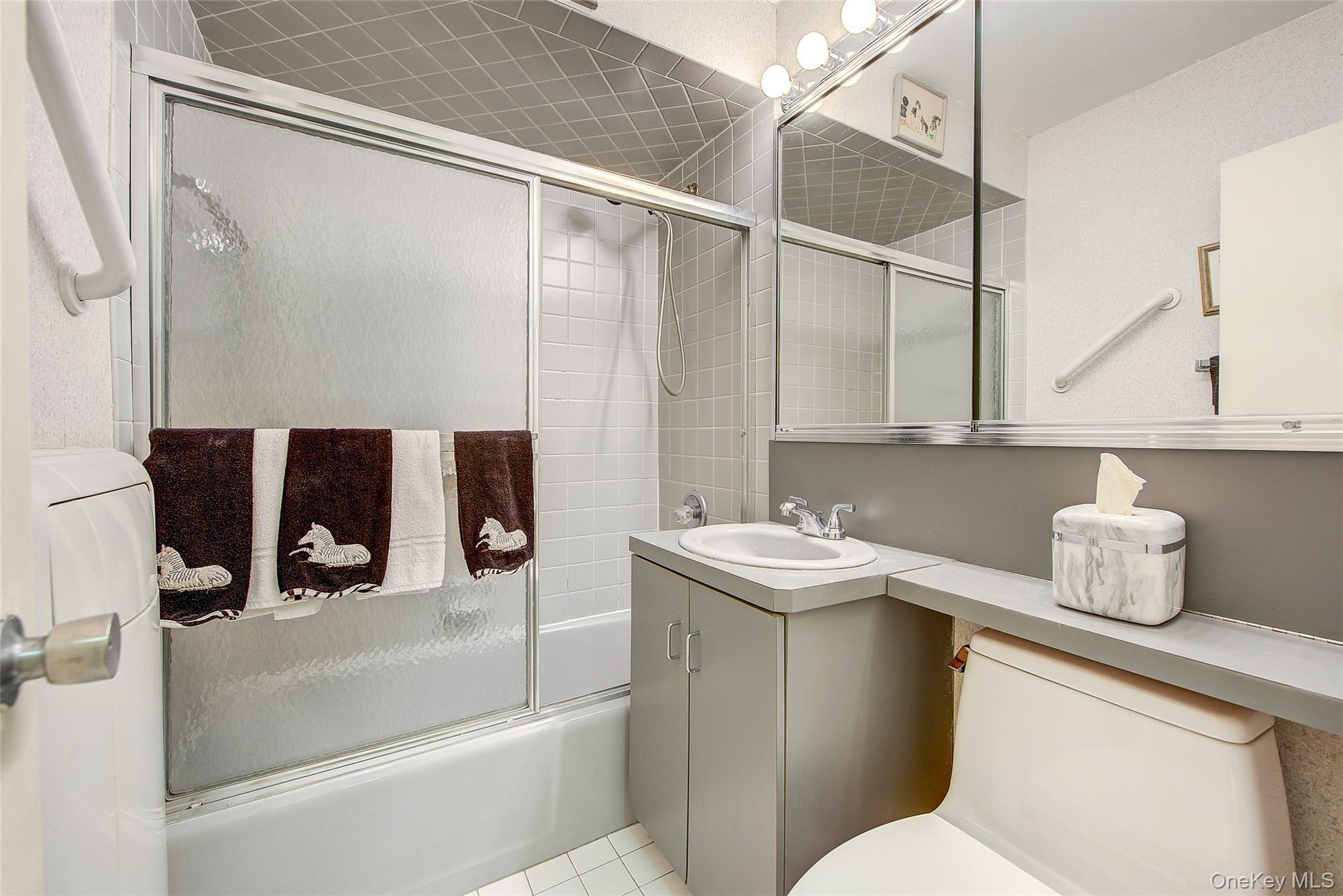 66-36 Yellowstone Boulevard # 4-A, Forest Hills, NY 11375