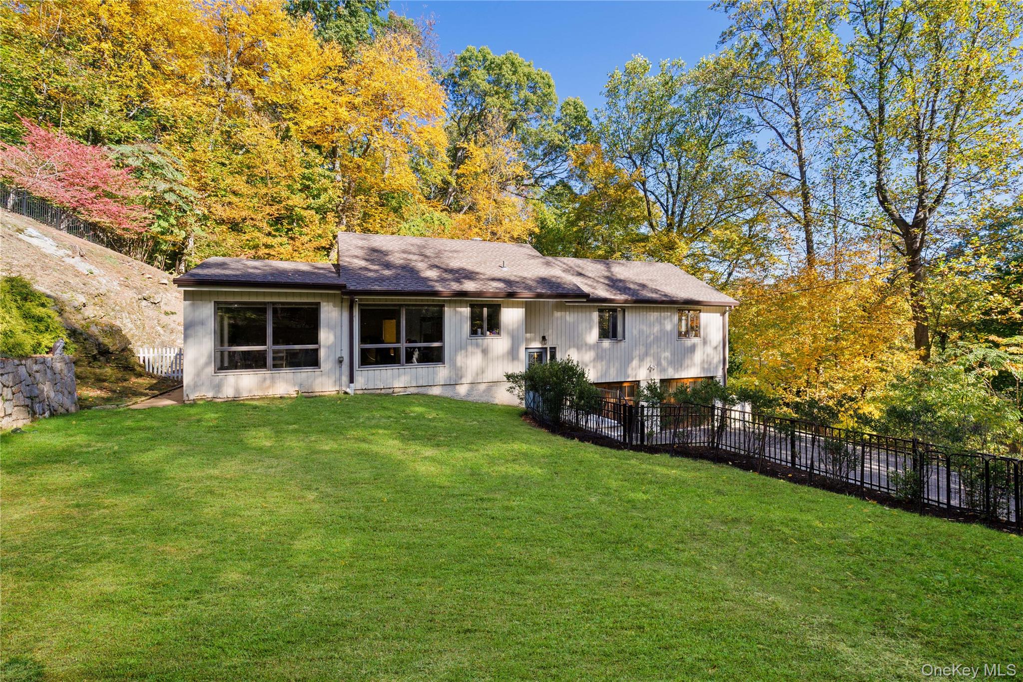 16 Highclere Lane # A, Valhalla, NY 10595