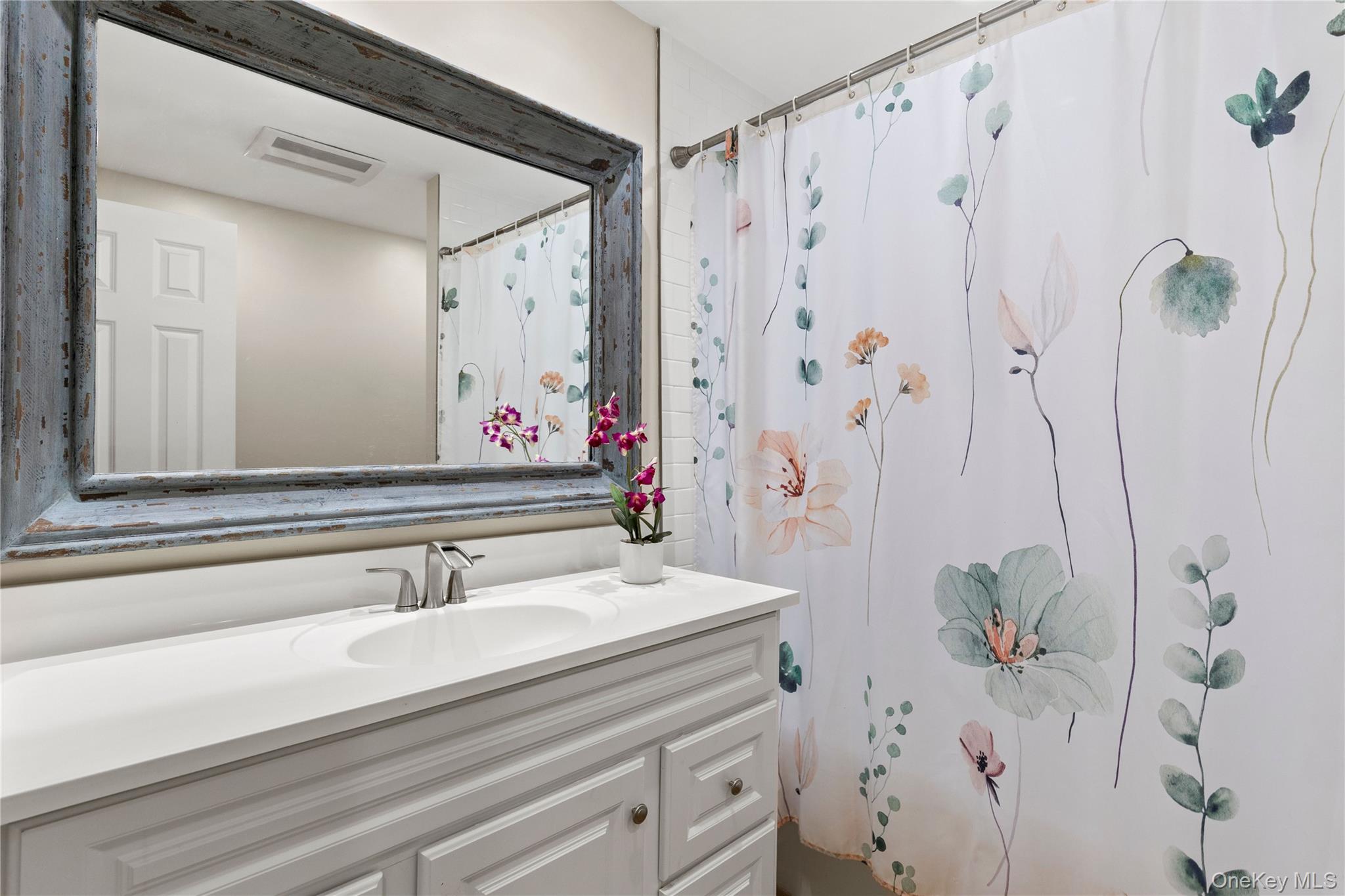 16 Highclere Lane # A, Valhalla, NY 10595