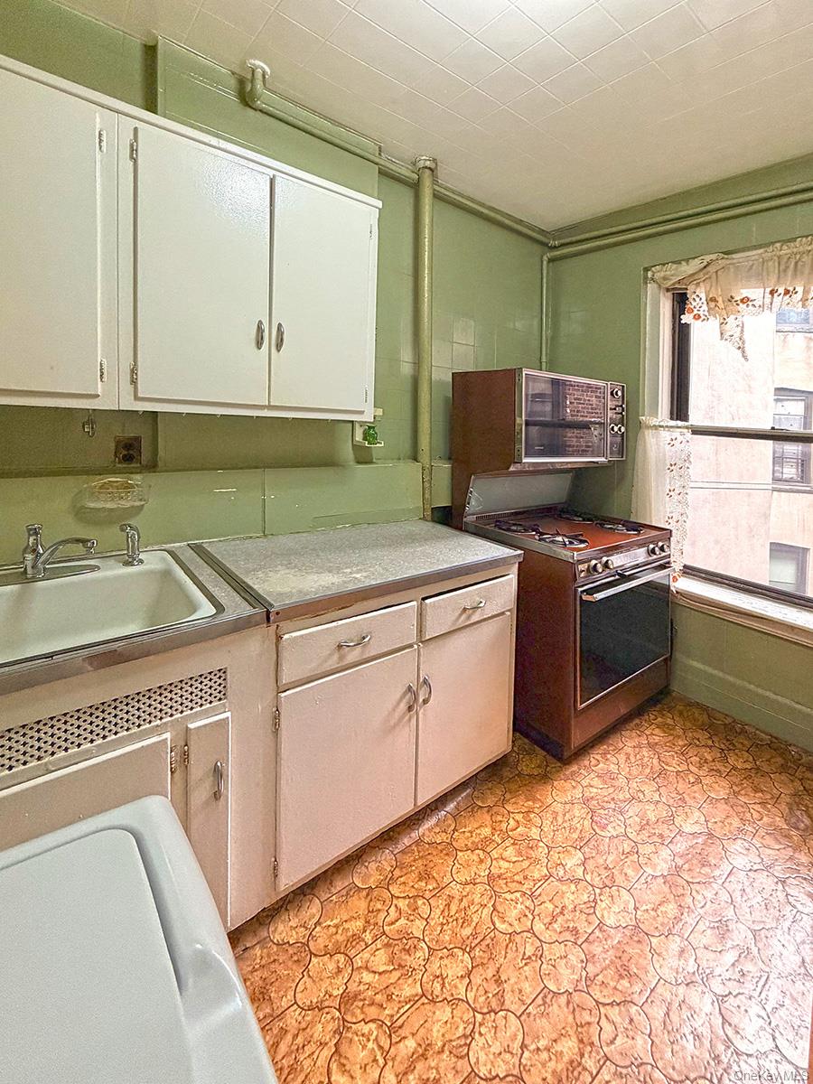 137 W 142nd Street #2D , # 2D, New York (Manhattan), NY 10030