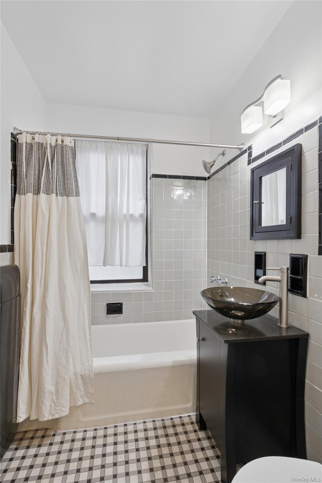 69-40 Yellowstone Boulevard # #121, Forest Hills, NY 11375