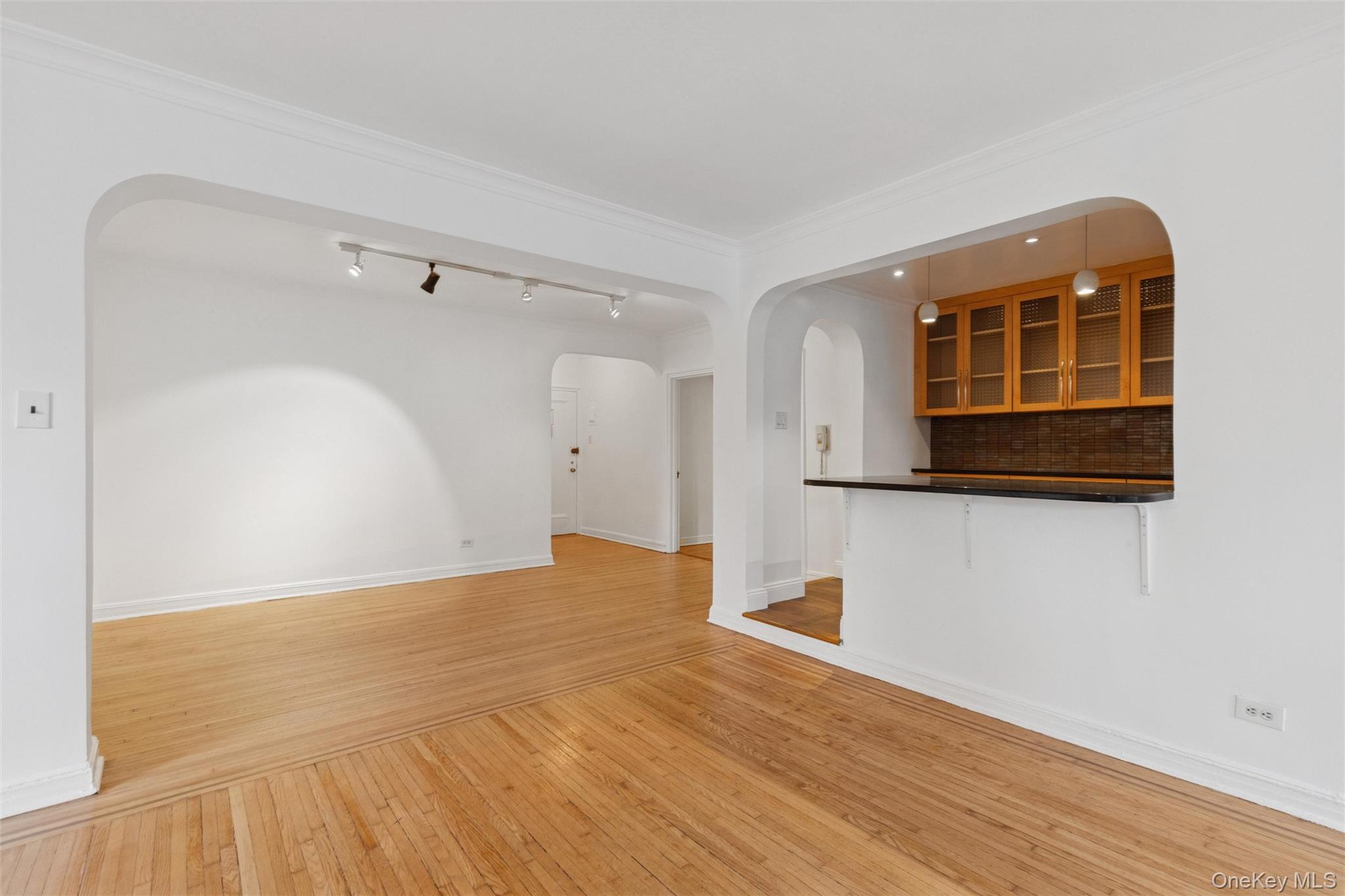 69-40 Yellowstone Boulevard # #121, Forest Hills, NY 11375