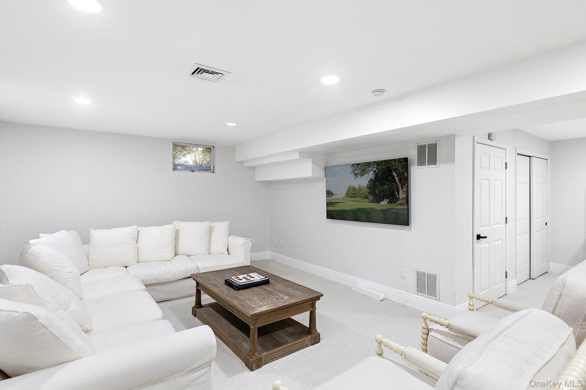 6 James Street, East Hampton, NY 11937