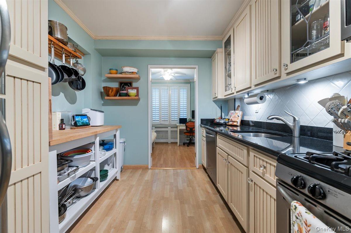 700 Shore Road # 7Y, Long Beach, NY 11561