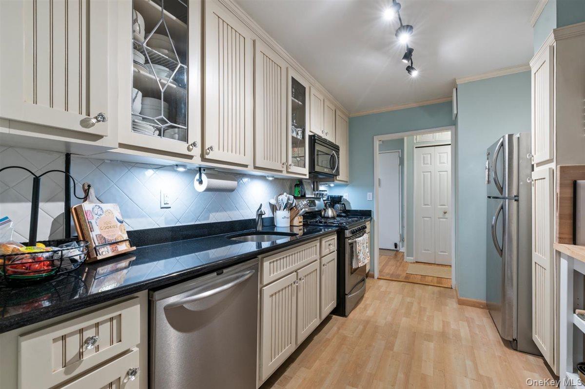 700 Shore Road # 7Y, Long Beach, NY 11561