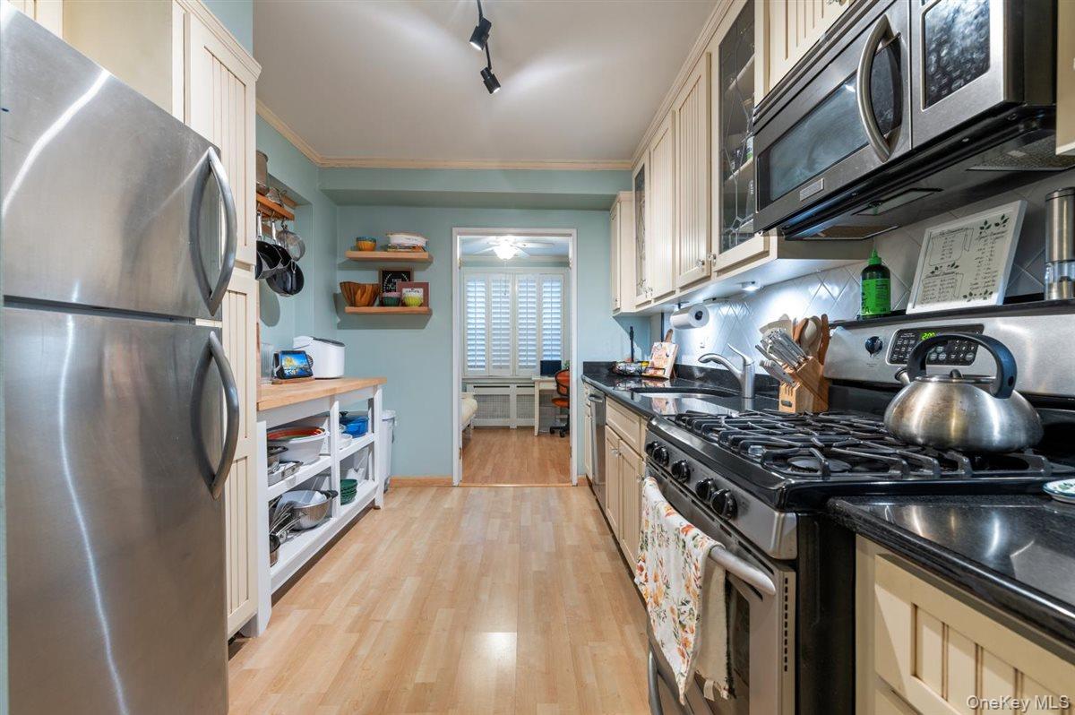 700 Shore Road # 7Y, Long Beach, NY 11561