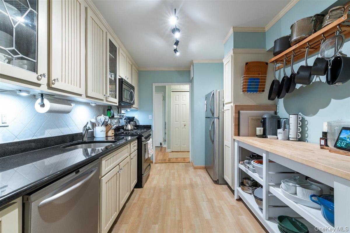 700 Shore Road # 7Y, Long Beach, NY 11561