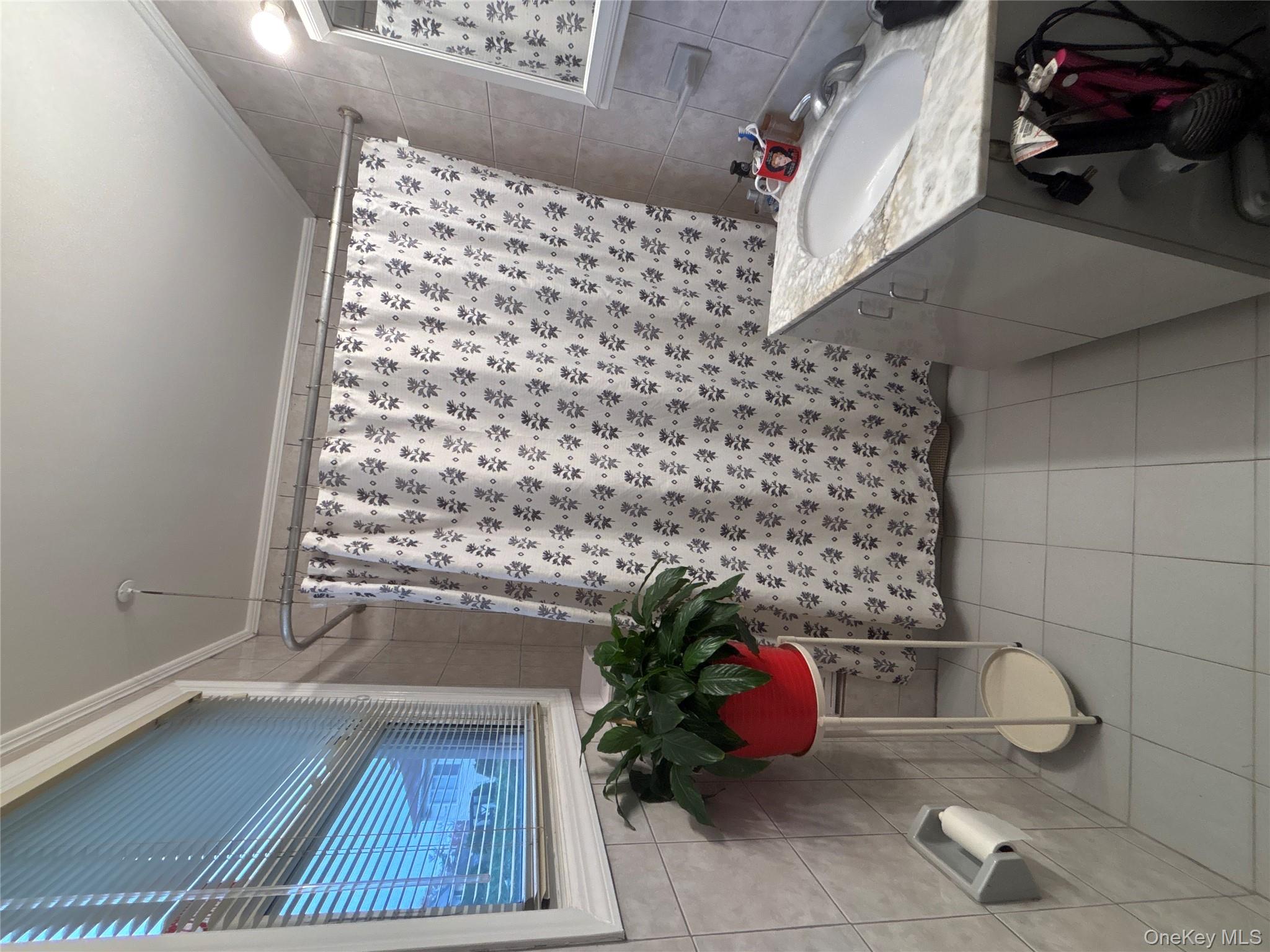 30 Hicks Lane # Apt 1, Great Neck, NY 11024