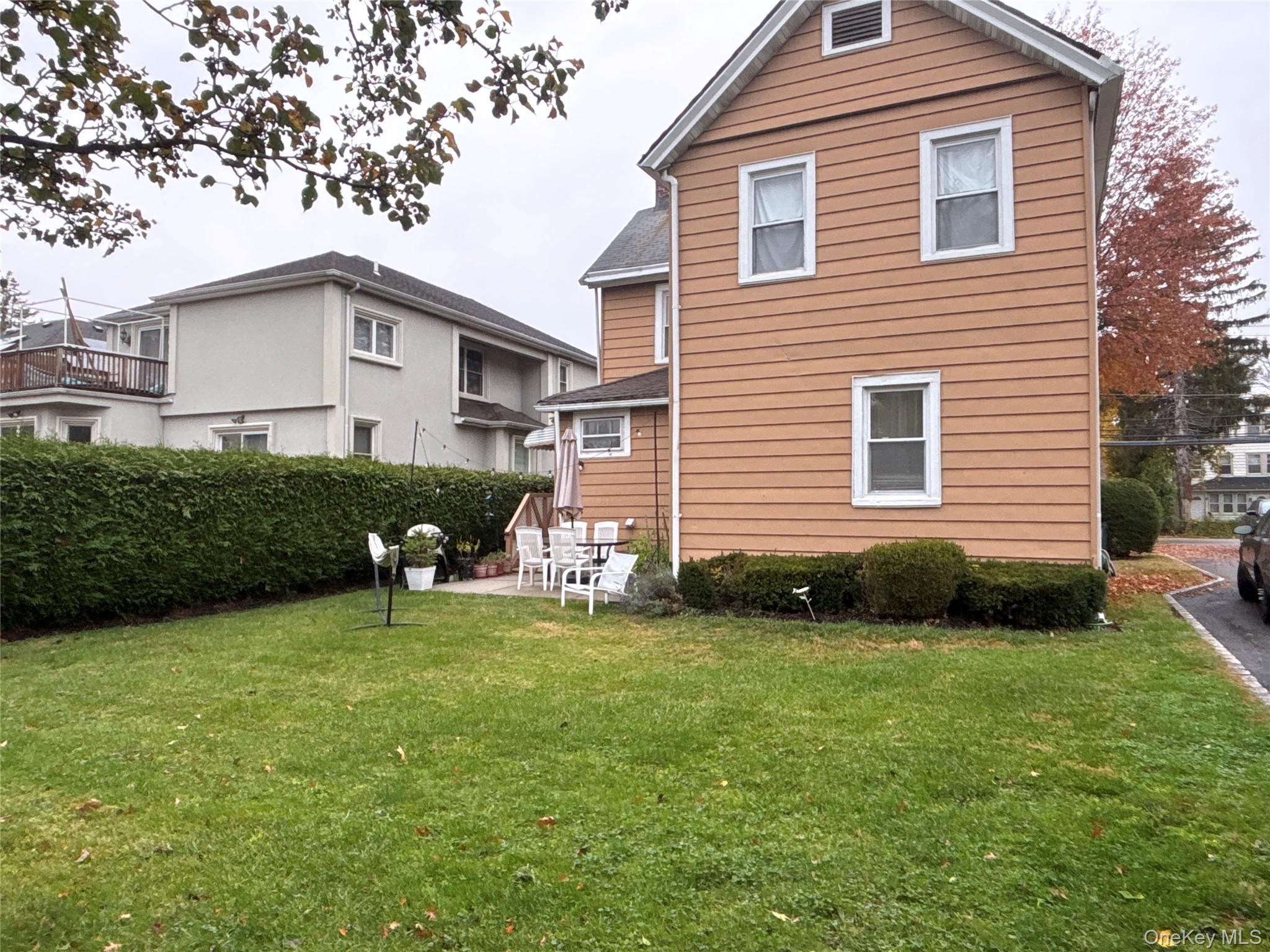 30 Hicks Lane # Apt 1, Great Neck, NY 11024